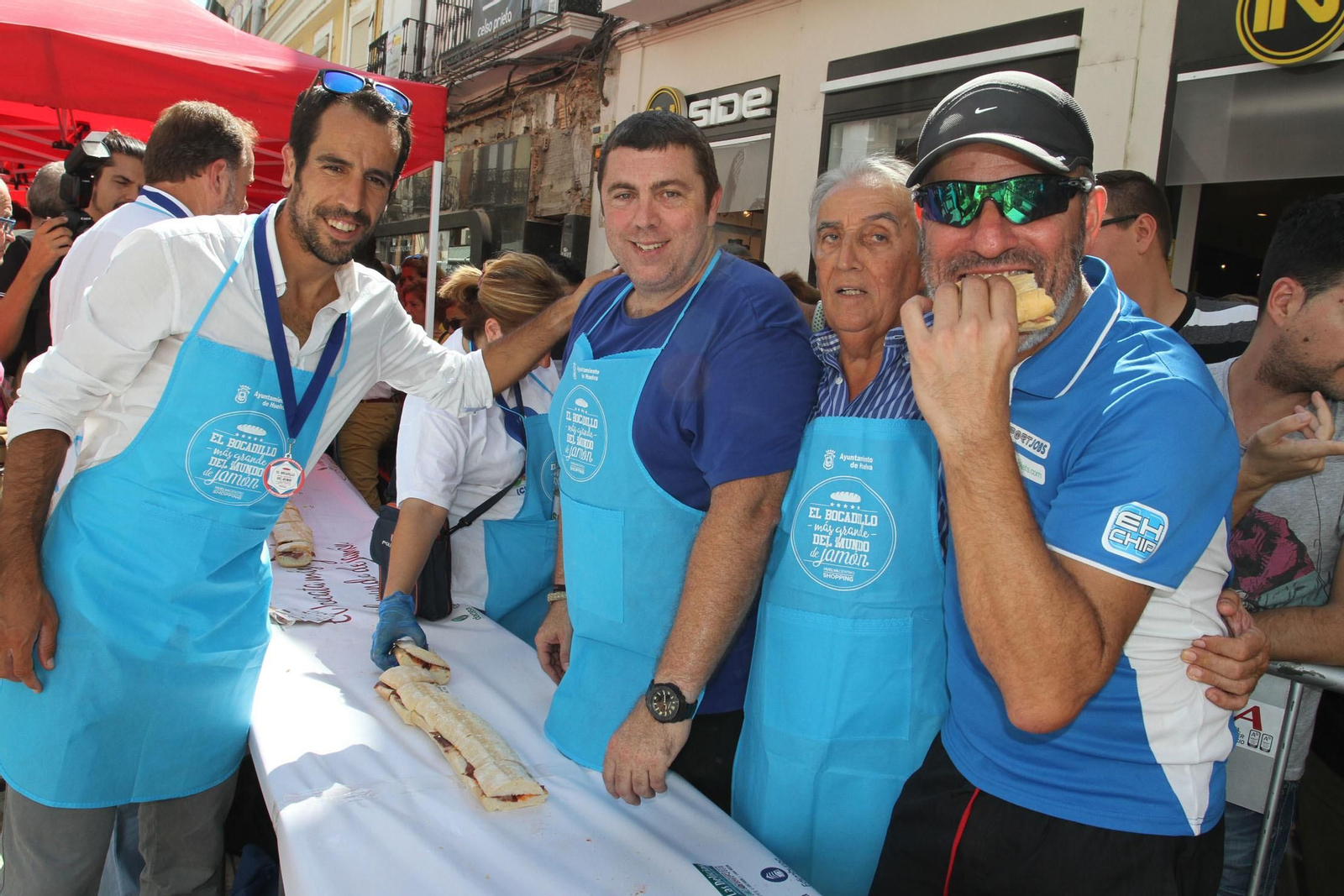 Record Guinnes del bocadillo de jamón mas grande del mundo, en Huelva
