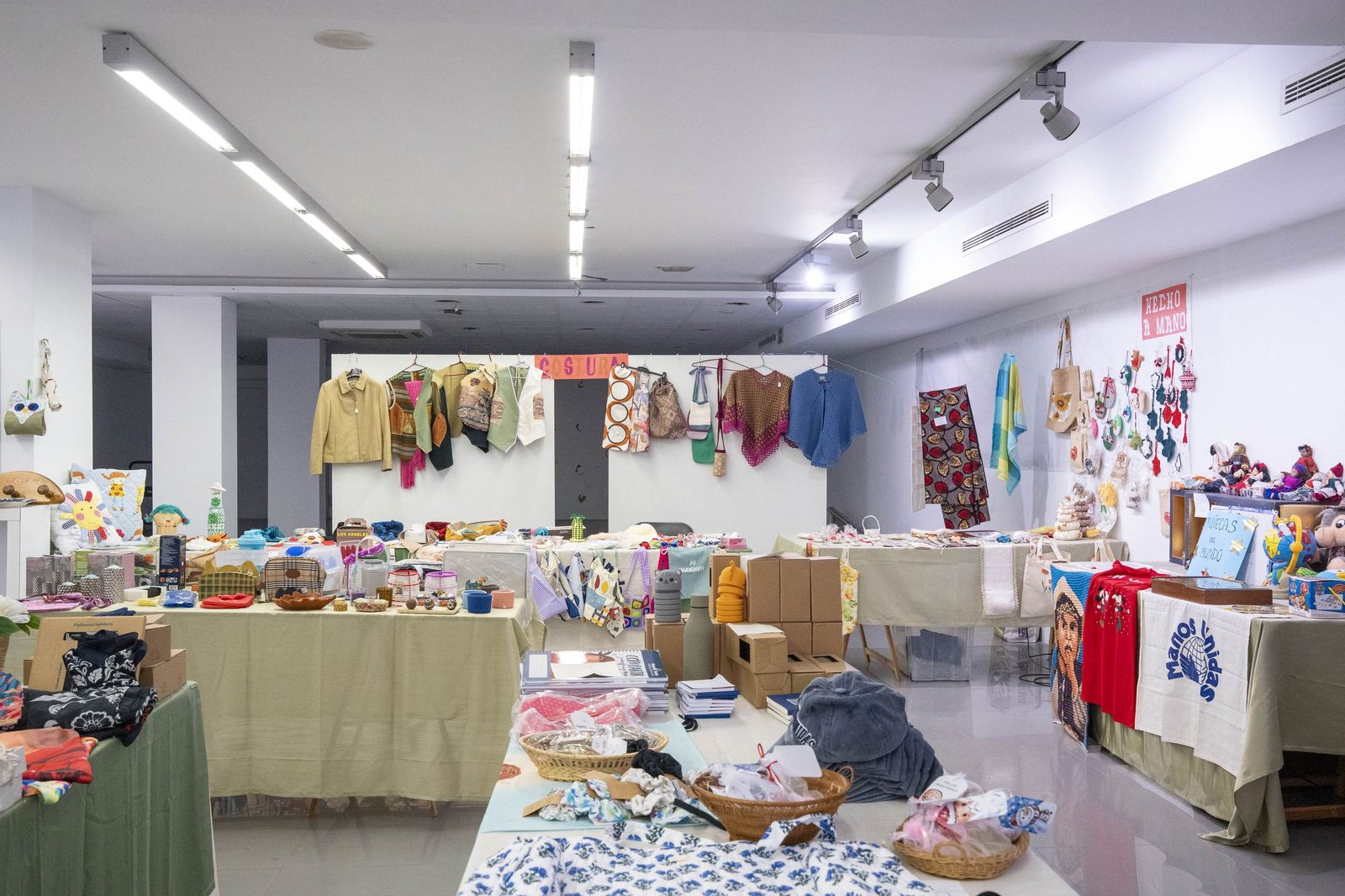 Un mercadillo que late por los demás: la solidaridad toma el Paseo de Almería