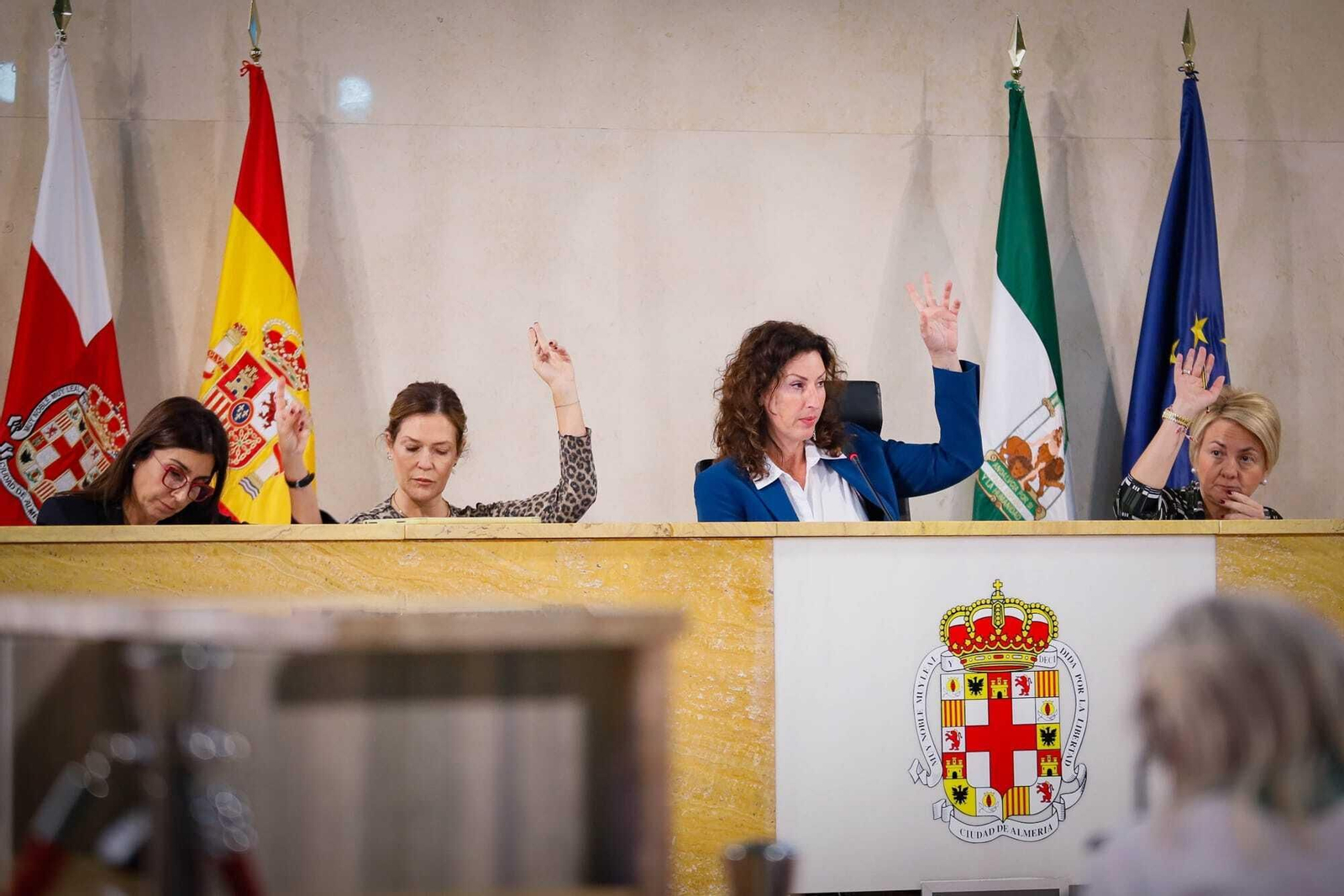 La alcaldesa y concejales del PP, en el momento de la aprobación de la subida del IBI