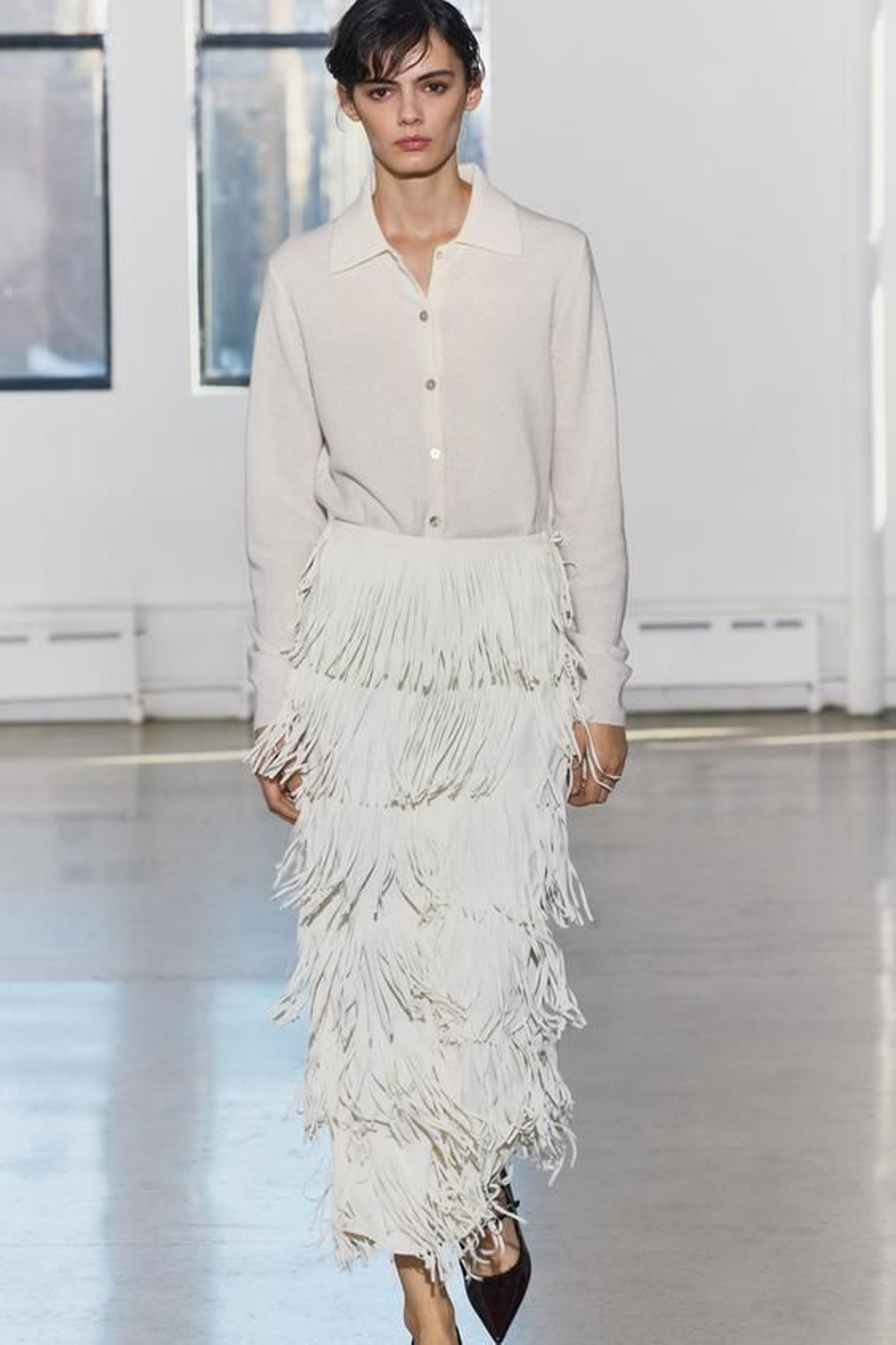 Falda de tubo con flecos de Zara, una elección de lo más original