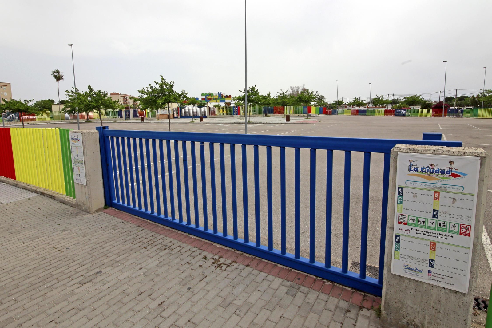 Puertas cerradas en la Ciudad de los Niños por el estado de alarma.