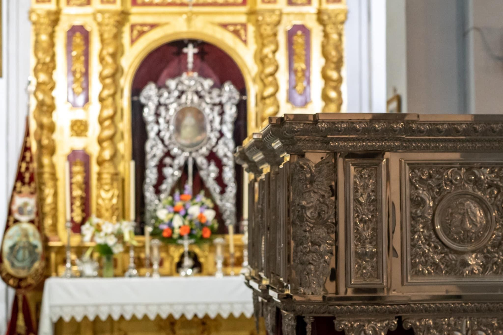 Los espectaculares nuevos faldones de la Carreta de Plata de la Hermandad del Rocío de Villamanrique