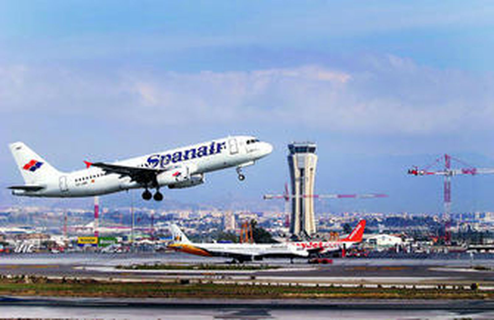 El plan de viabilidad obliga a Spanair a abandonar el Aeropuerto de Almería