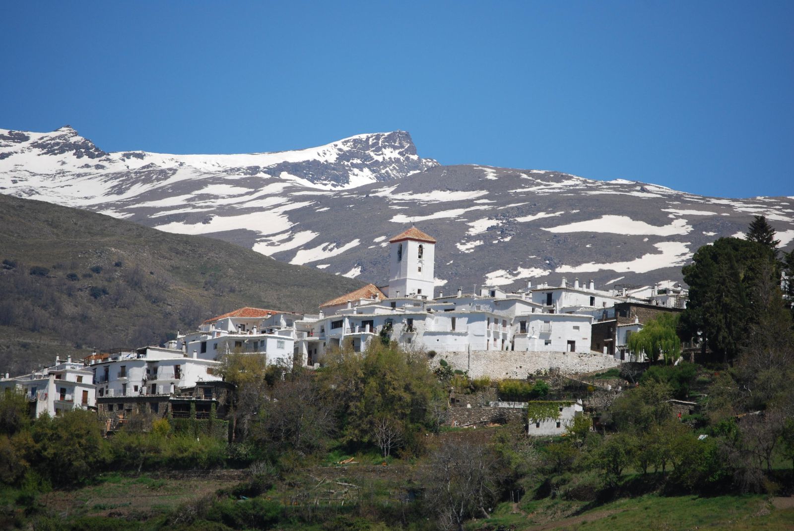 El municipio alpujarreño de Capileira, una de las maravillas rurales de España.