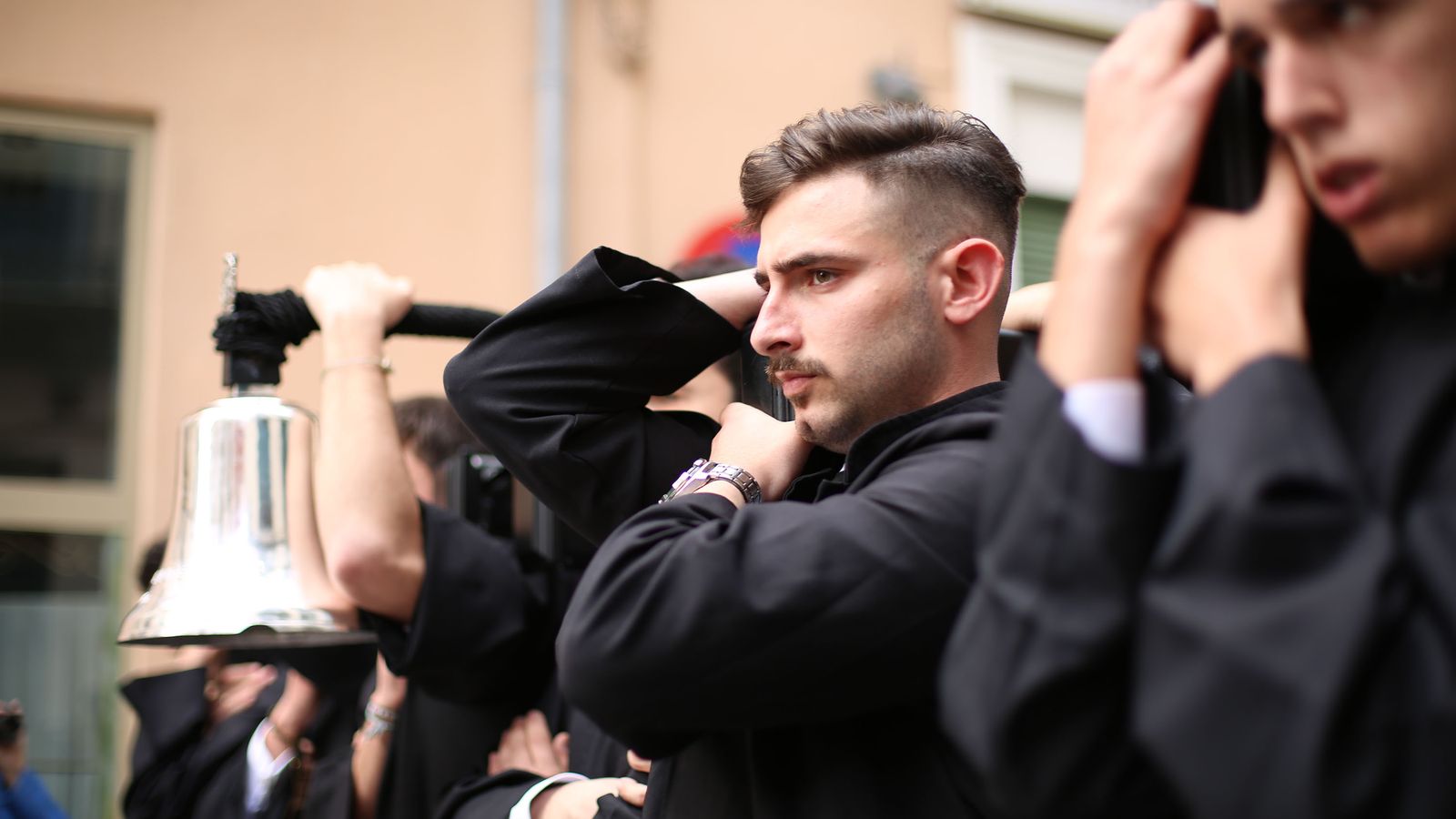 Hombres de trono del Monte Calvario.