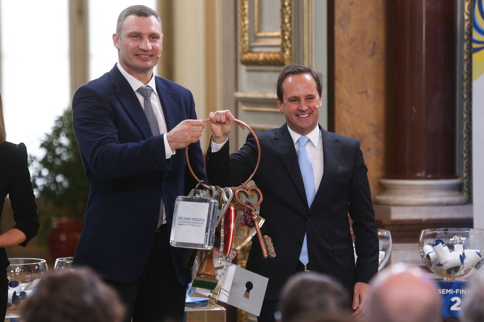 El alcalde Kiev llevó ayer hasta el Ayuntamiento de Lisboa el 'juego de llaves' del festival de Eurovisión.