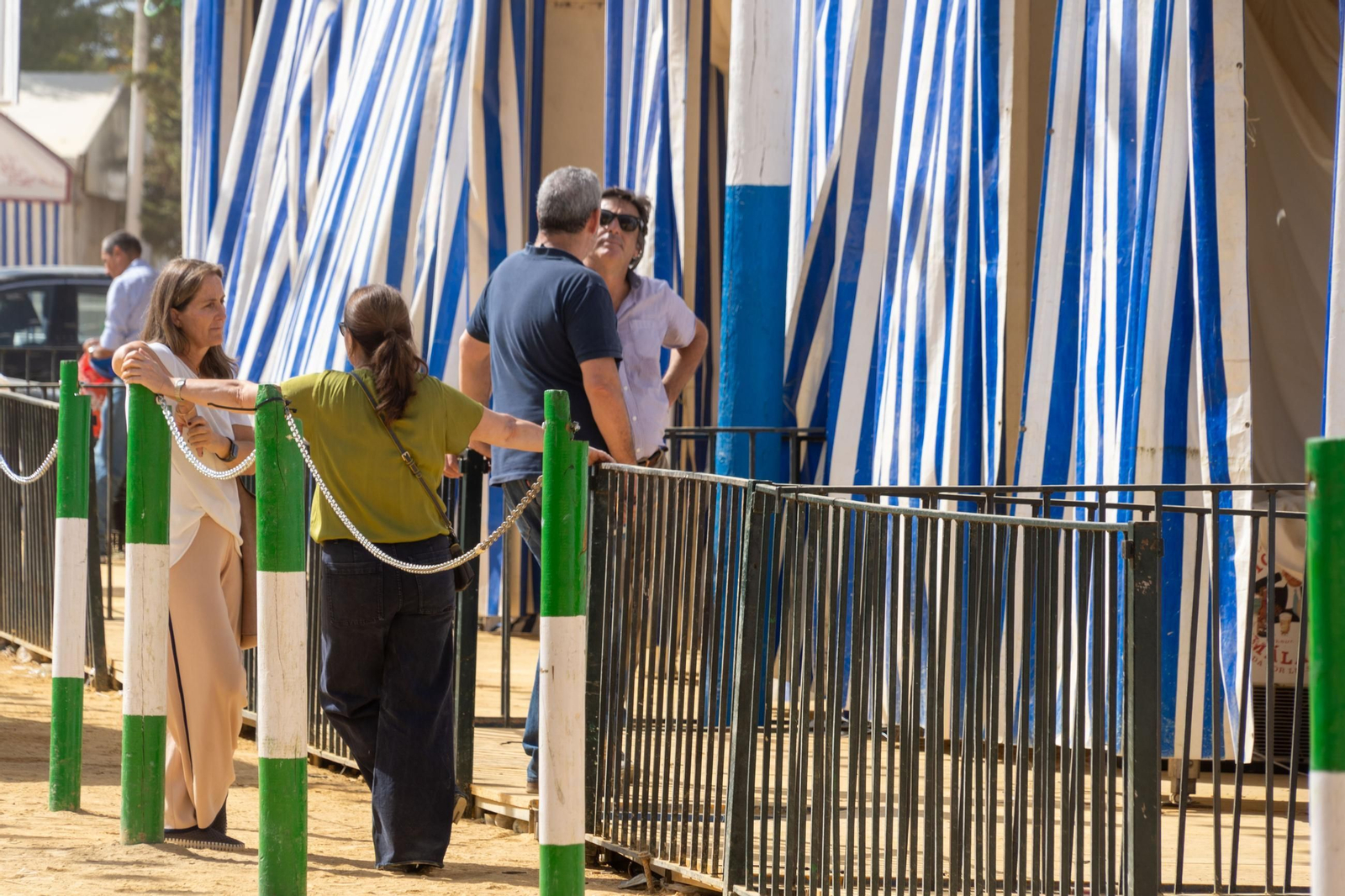 Imágenes de la recogida de las casetas de  Feria de Otoño y del Caballo