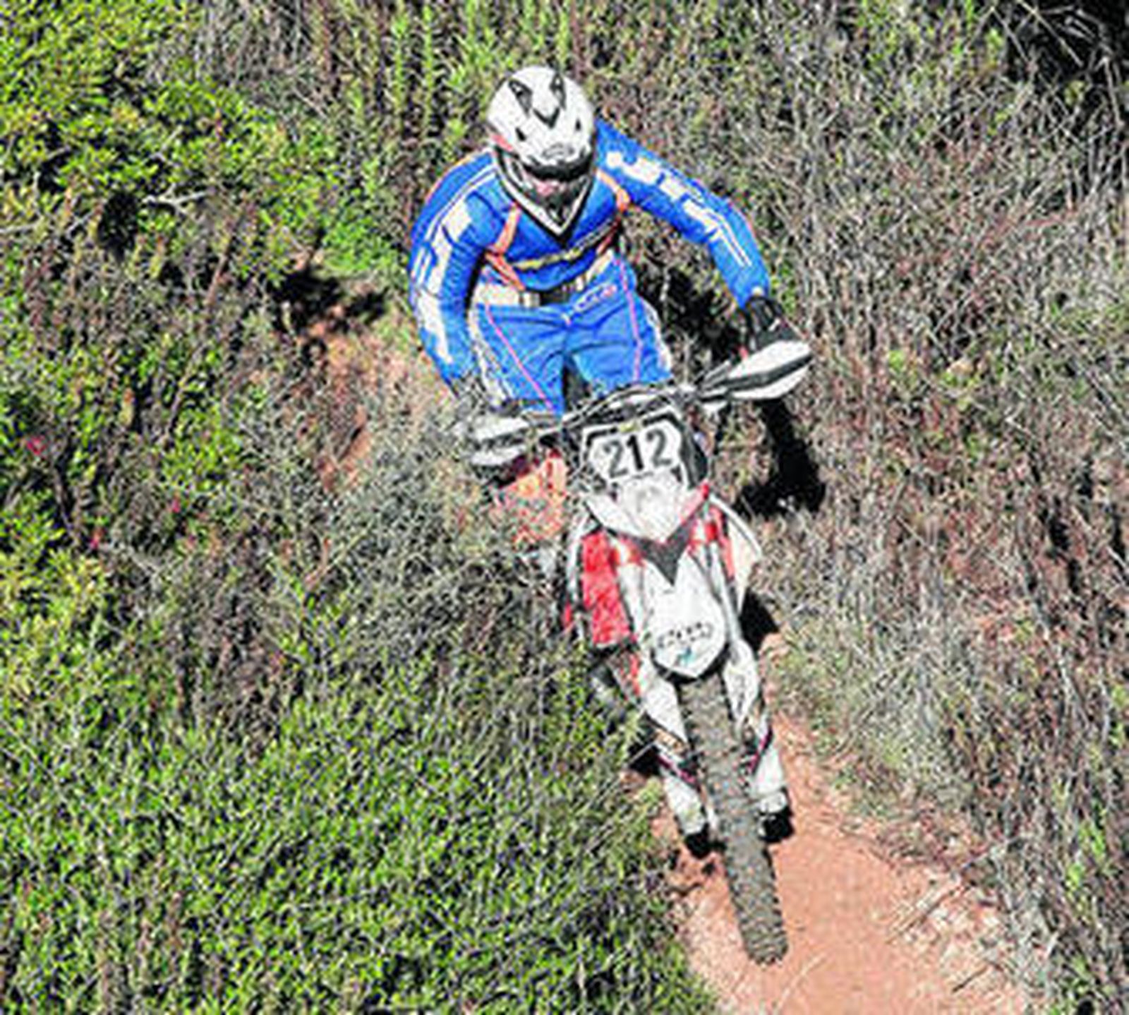 Uno de los motoristas, ayer en La Doctora.