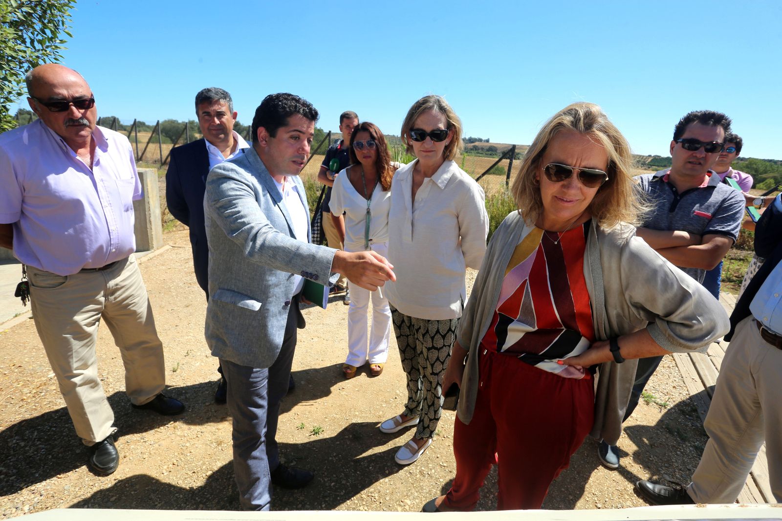 Visita de autoridades al Dolmen de Soto en imágenes