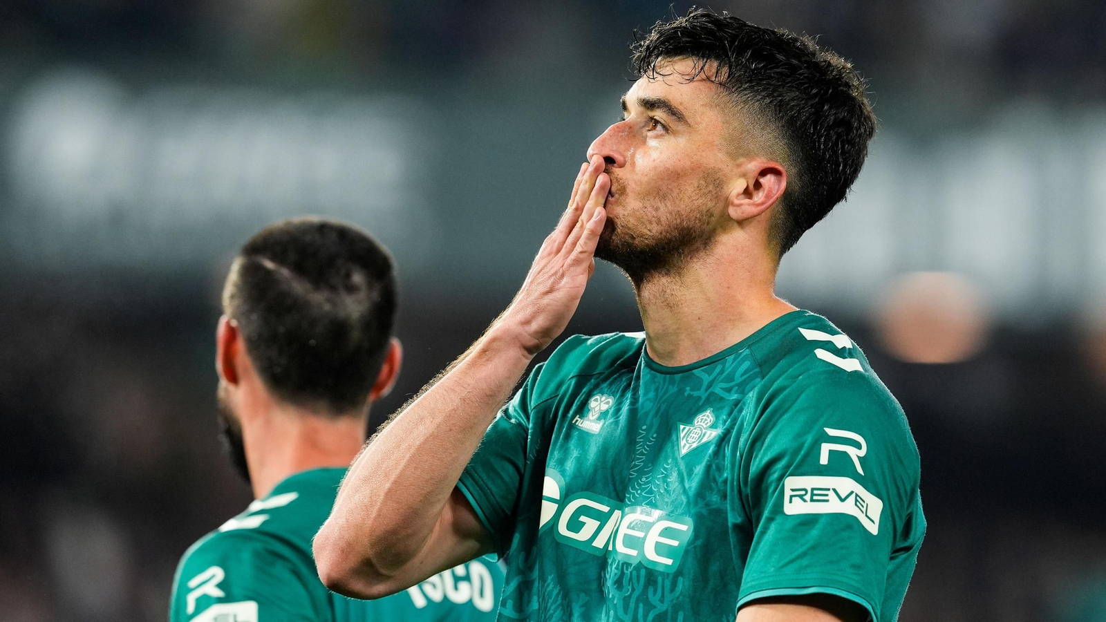 Marc Roca celebra uno de sus goles el curso pasado