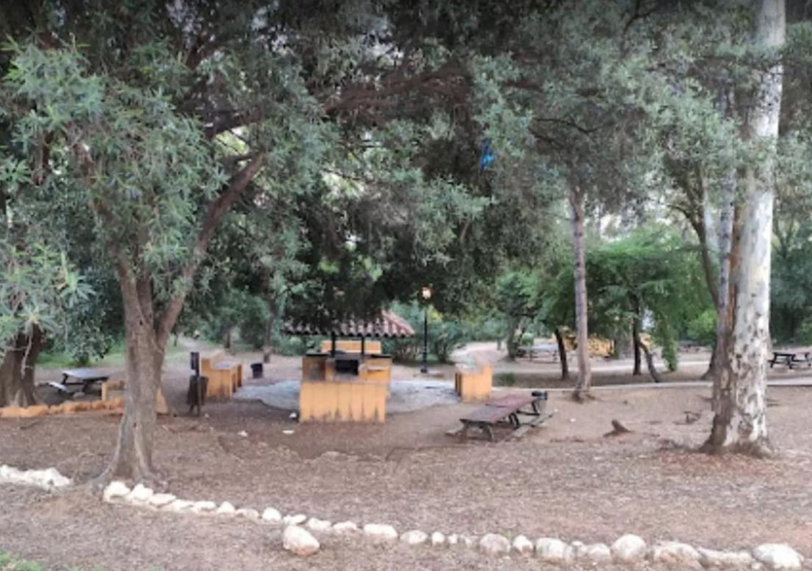 Un módulo de barbacoas en el parque Vigil de Quiñones.