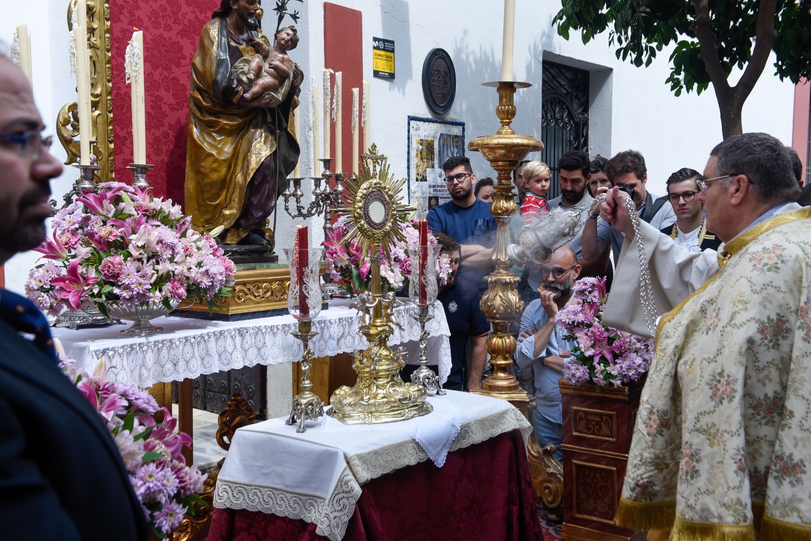 La procesión eucarística de la Parroquia de San Lorenzo, en imágenes