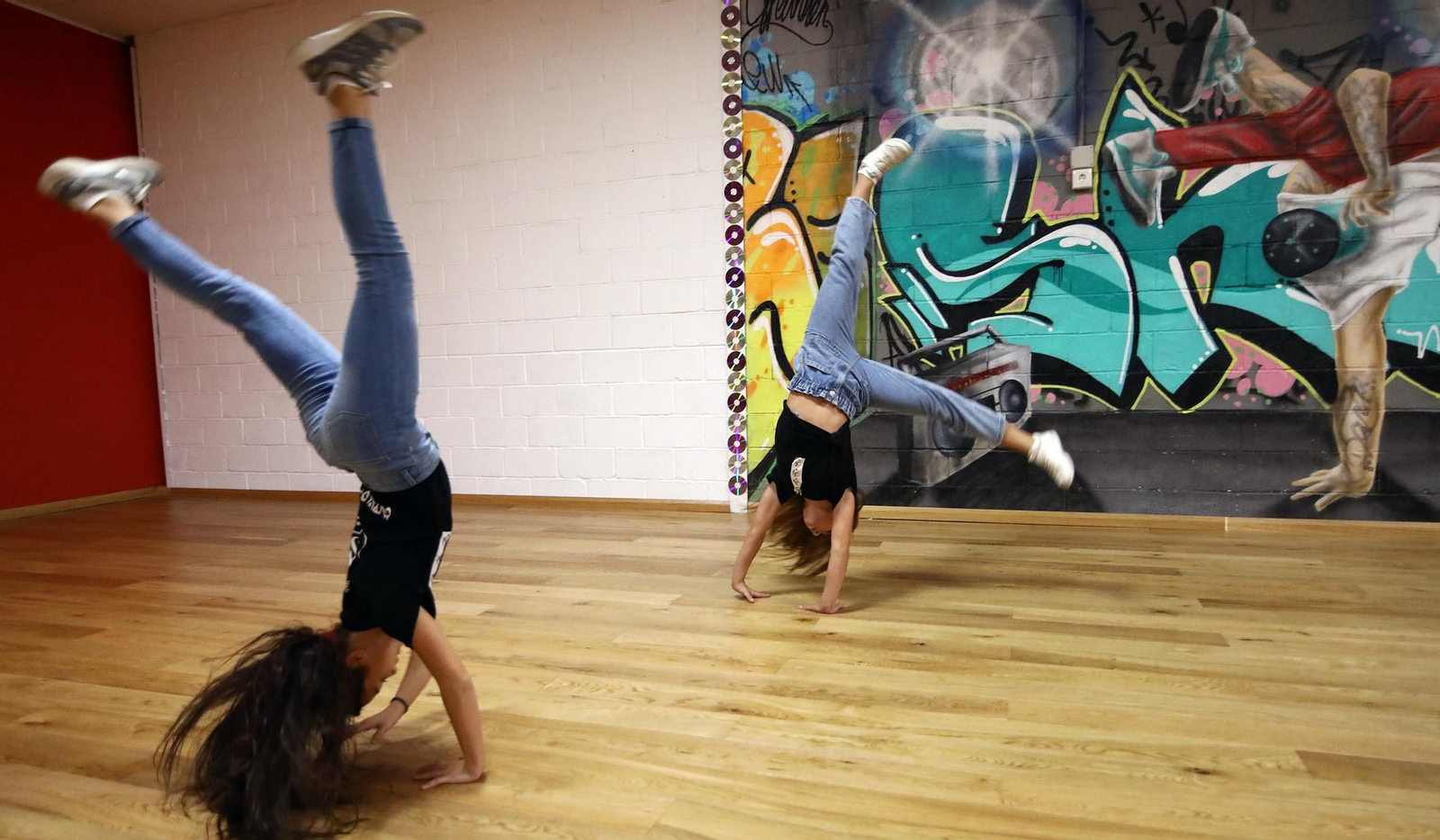 Imágenes de las niñas jerezanas participantes en un programa de Canal Sur