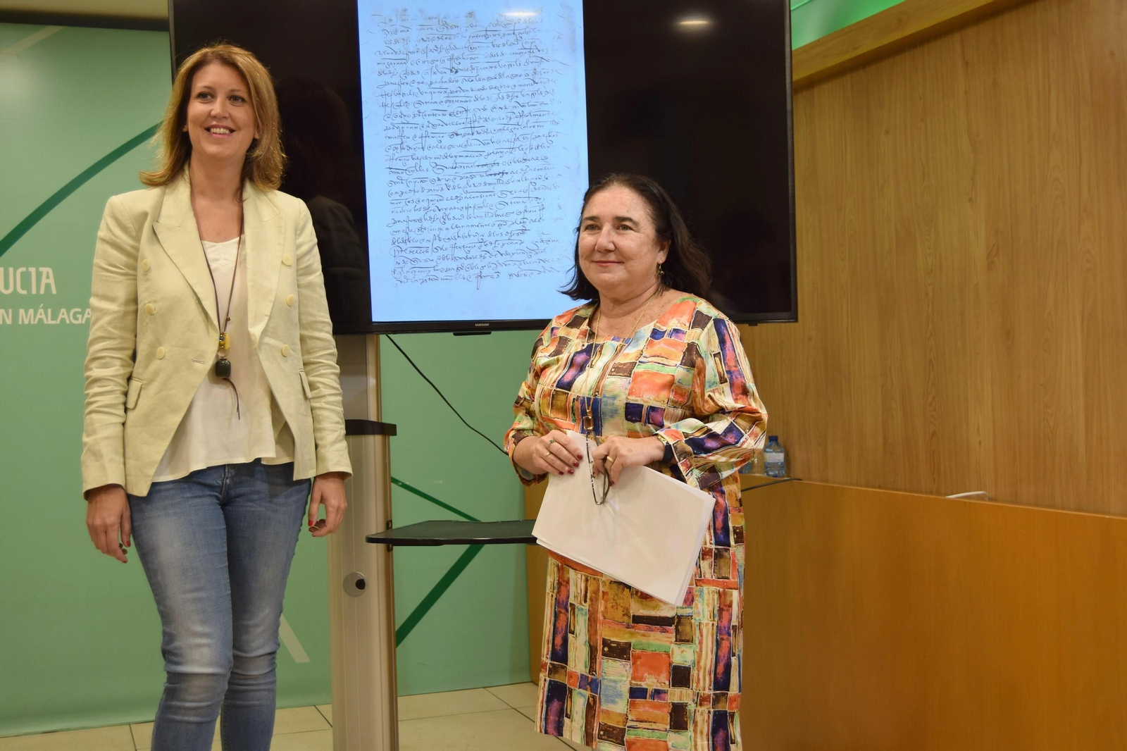 Carmen Casero, delegada de Cultura, y Esther Cruces, directora del Archivo Histórico, presentan el documento. Carmen Casero, delegada de Cultura, y Esther Cruces, directora del Archivo Histórico, presentan el documento.