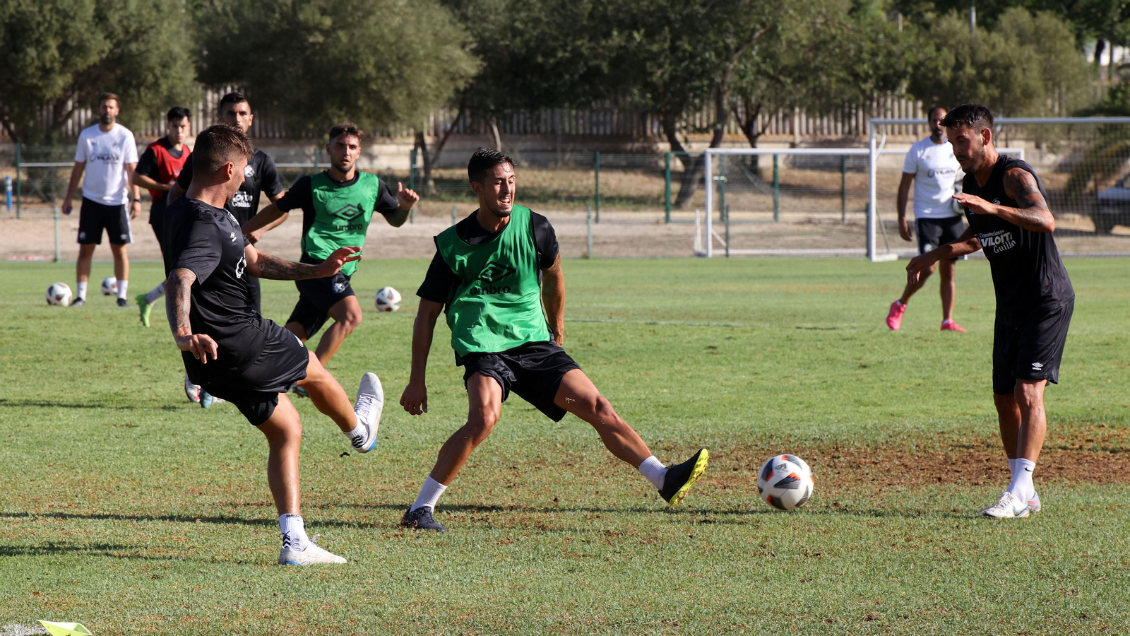 Imágenes del primer entrenamiento de pretemporada del Xerez DFC
