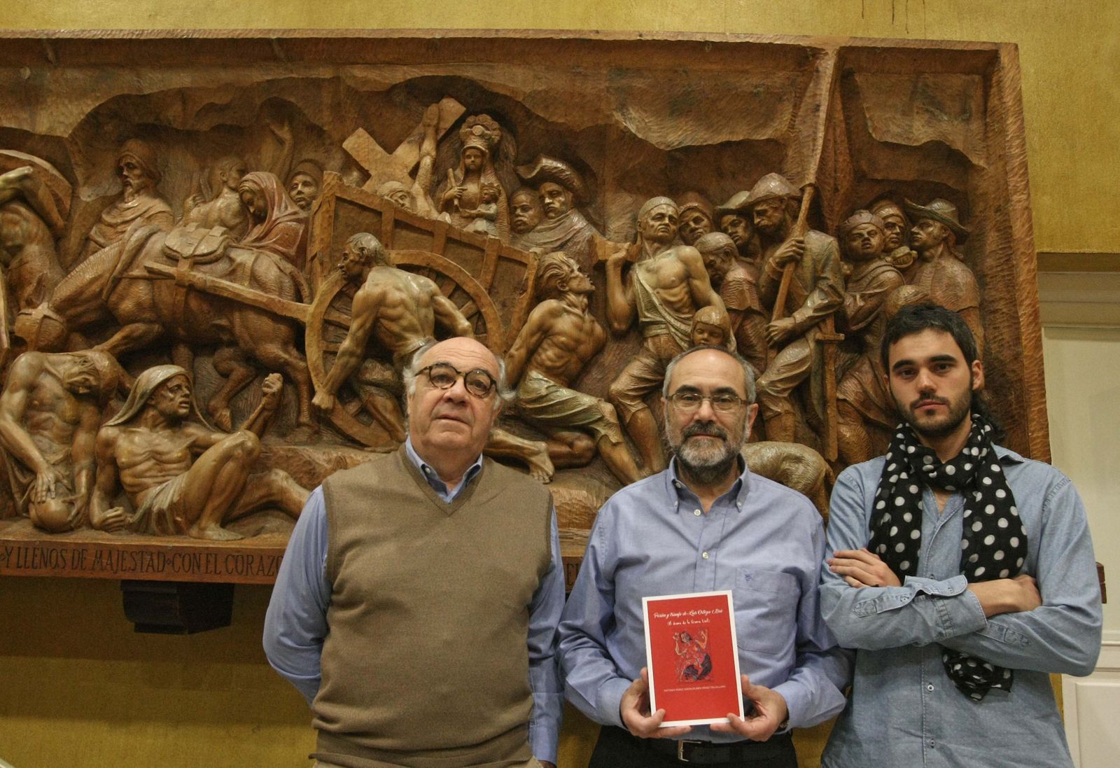 Los autores del libro y el director del cortometraje 'Éxodo', en el Palacio de los Gobernadores.