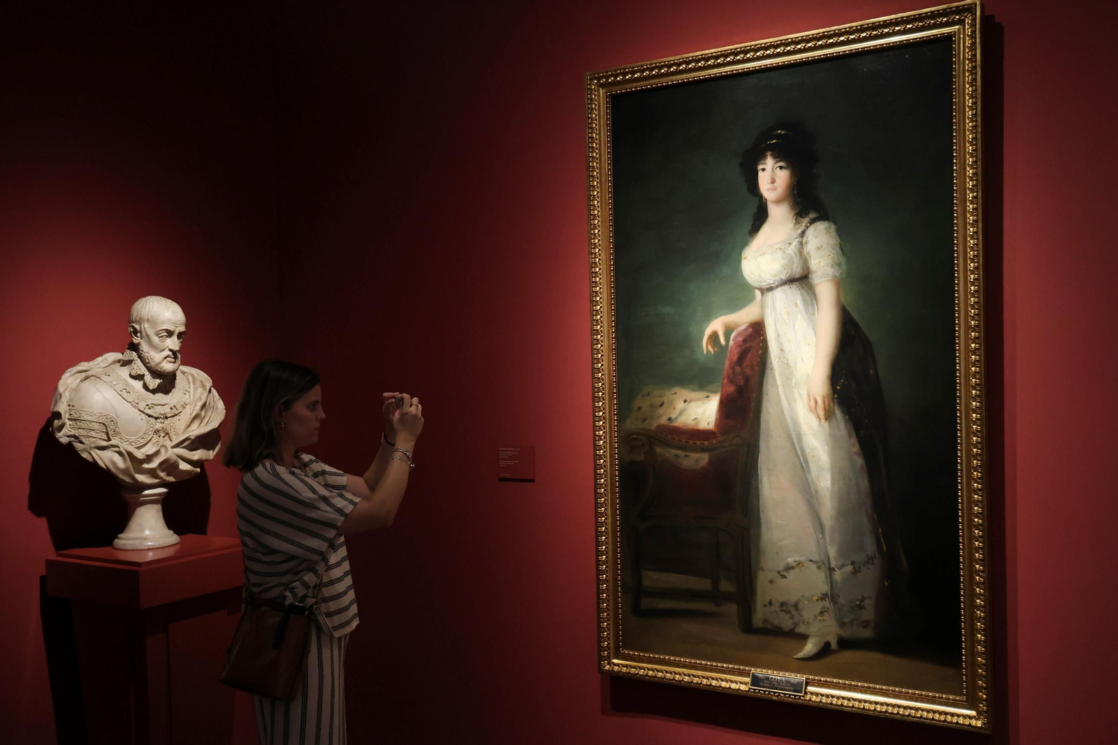 El retrato de la Marquesa de Lazán pintado por Goya, abre el recorrido de la exposición que puede verse en Málaga.