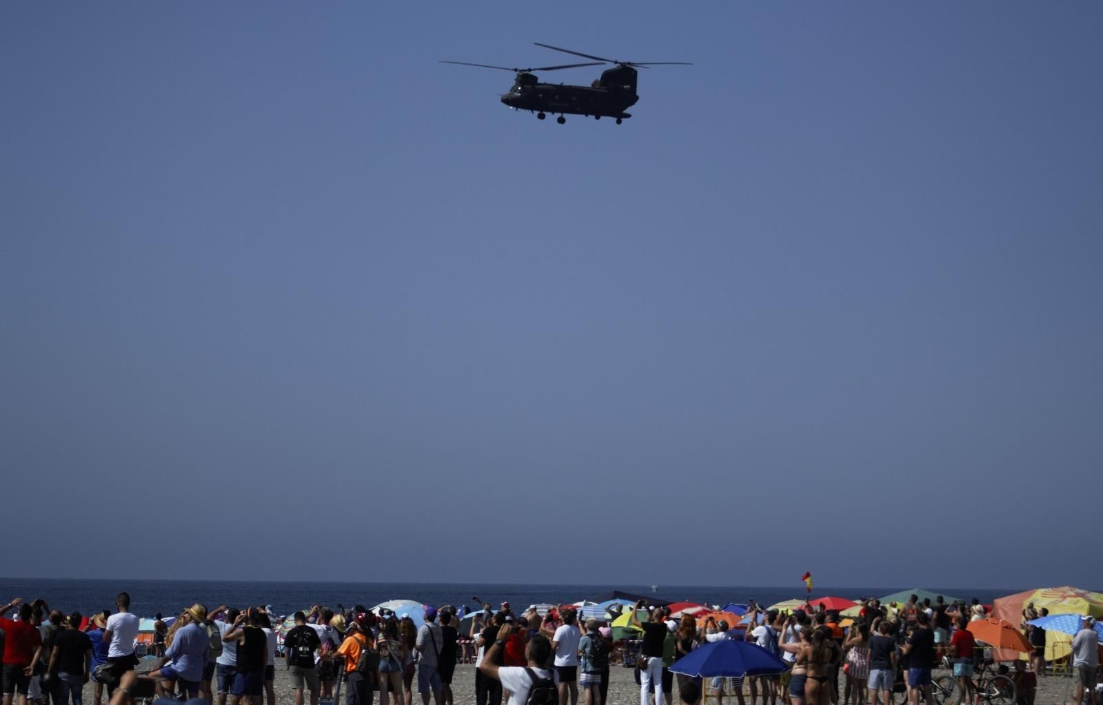 Imágenes del Festival Aéreo de Motril visto desde la playa