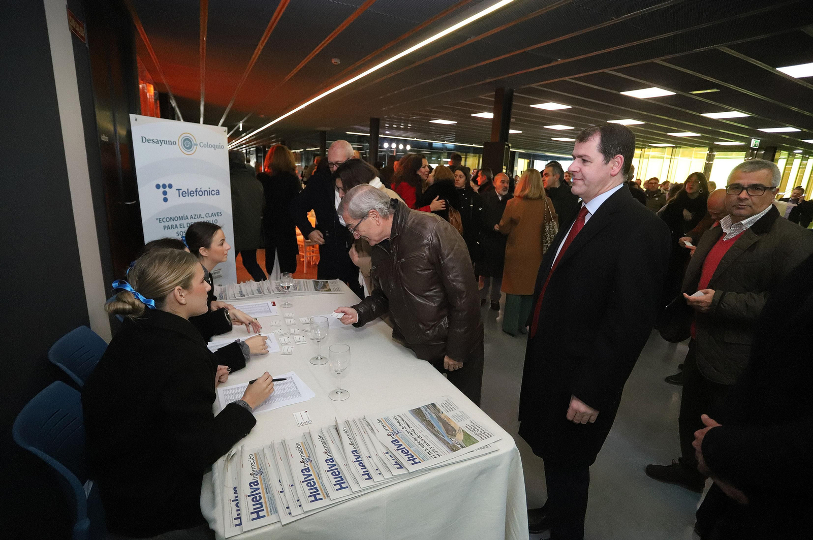 Imágenes de los asistentes al Desayuno Coloquio "Economía azul, claves para el desarrollo sostenible" organizado por el Grupo Joly