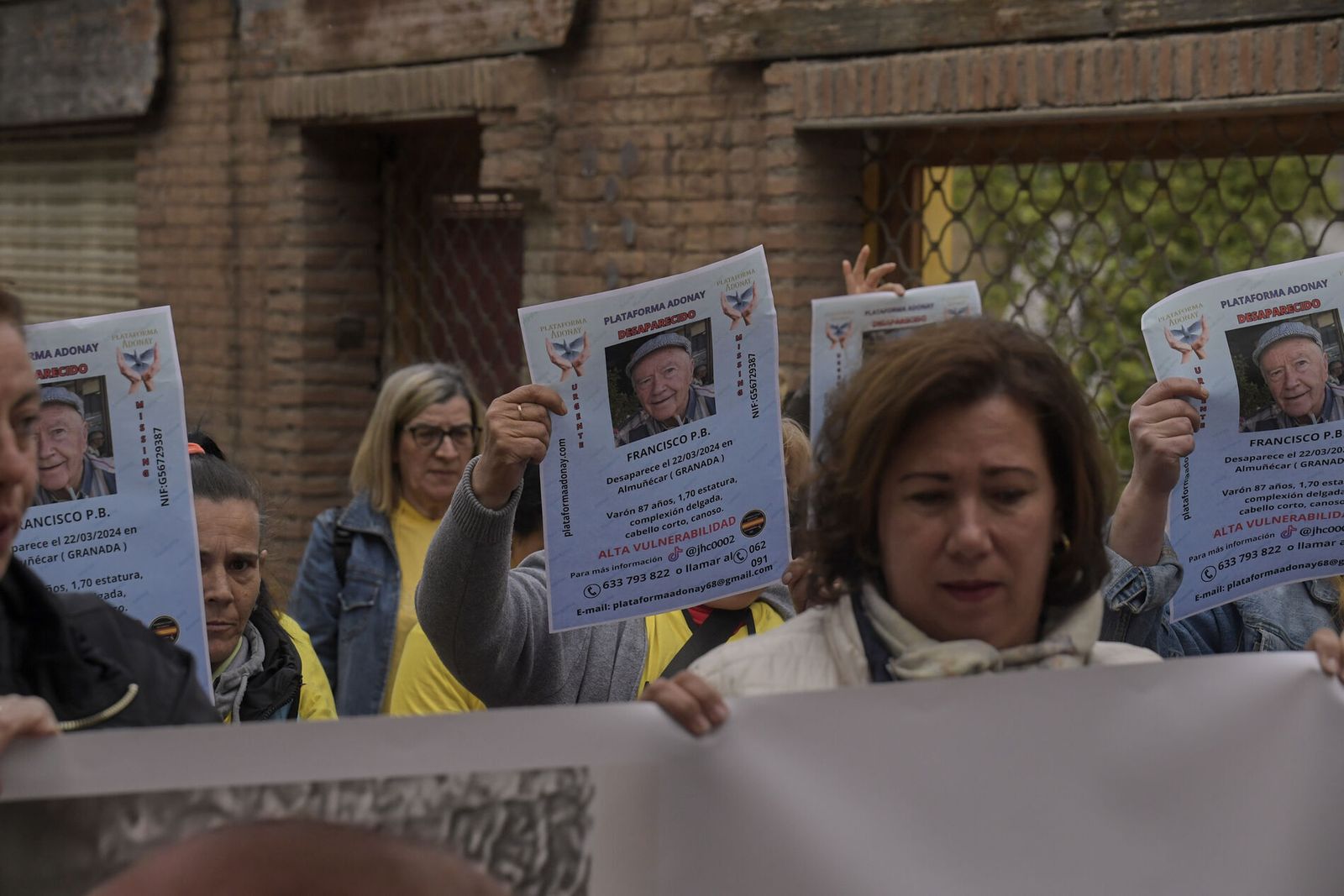 Fotos: Así ha sido la marcha por el mayor desaparecido en la costa de Granada