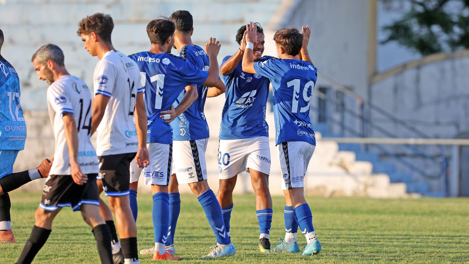 Imágenes del Trofeo de la Copa y la Venencia entre el Jerez Industrial y el Xerez DFC