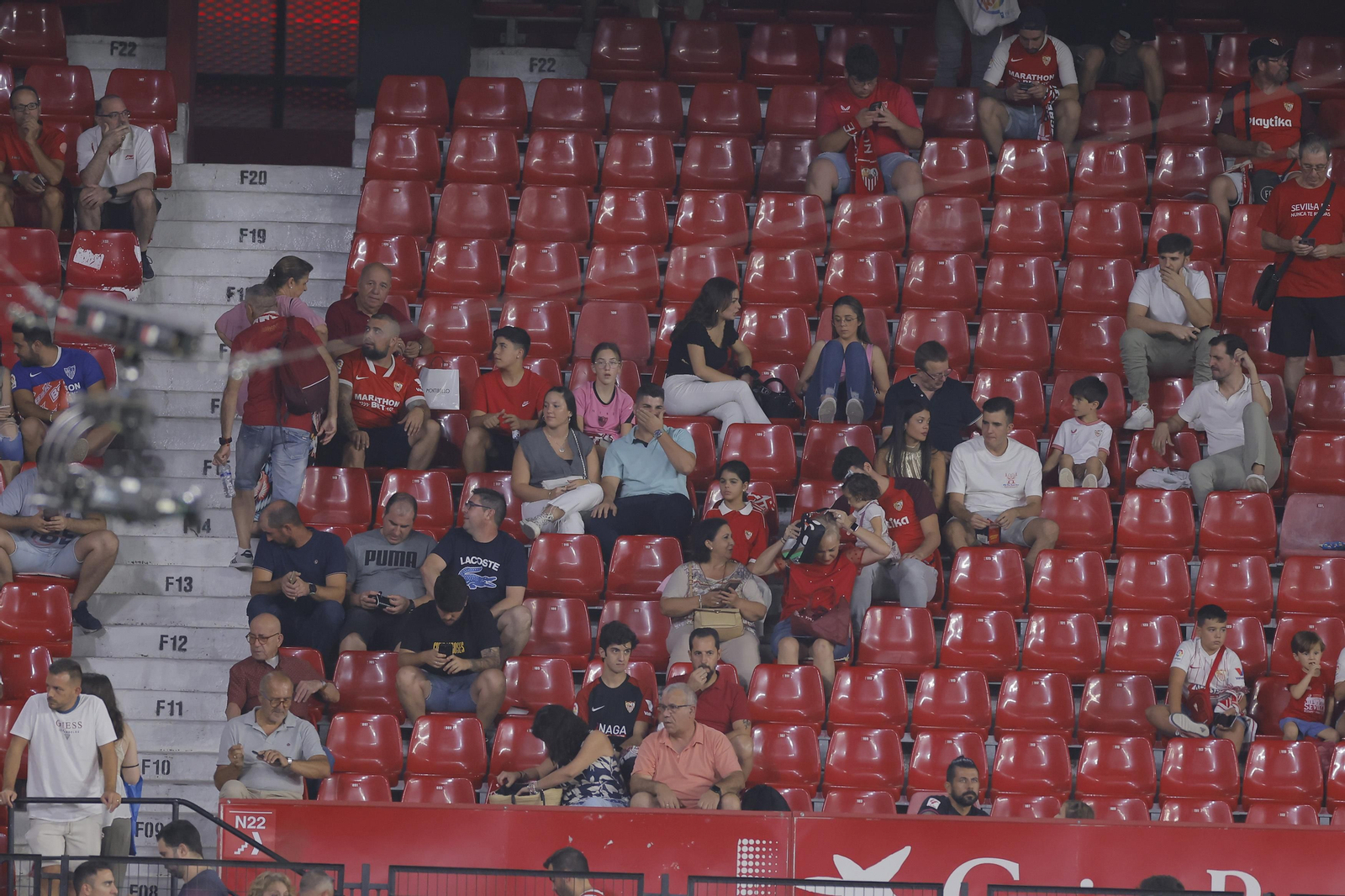 Búscate en las fotos del Sevilla-Rayo