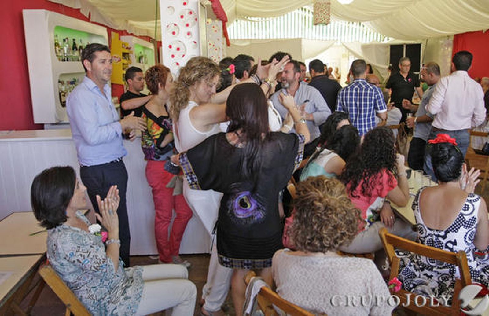 Nada como un buen plato de jamón y una copita manzanilla para refrescar la jornada de feria.

Foto: Erasmo Fenoy