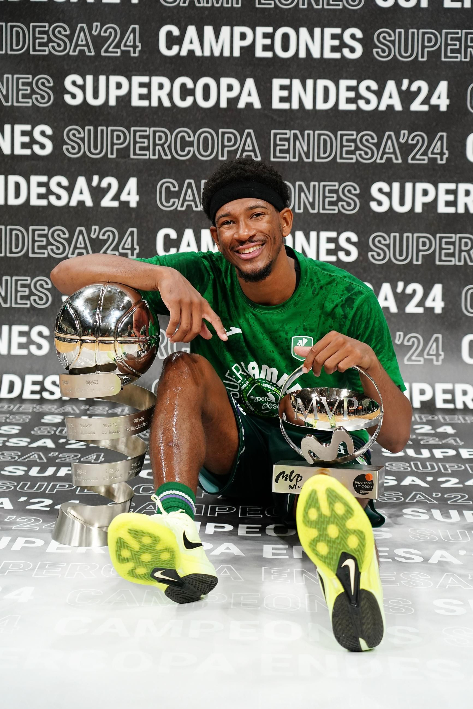 La sesión de fotos de los supercampeones de la ACB