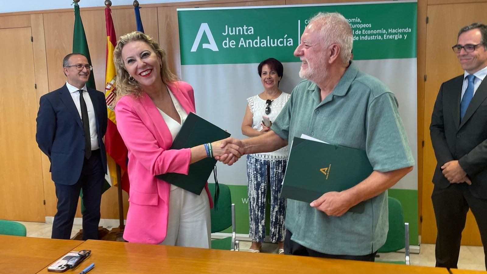 Firmado el acuerdo por el cual empieza a funcionar el punto de información para personas mayores de 65 años. Firmado el acuerdo por el cual empieza a funcionar el punto de información para personas mayores de 65 años.