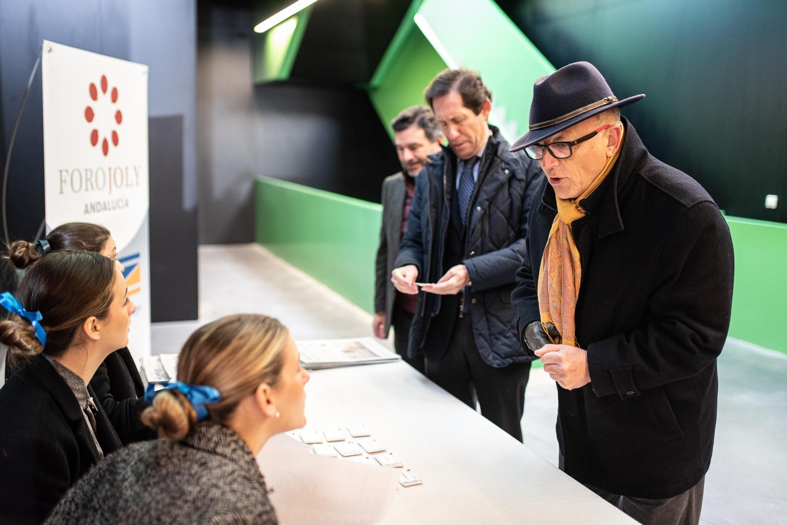 Imágenes del desayuno-coloquio con Antonio Sanz en el Foro Joly Andalucía celebrado en la Lonja de la Innovación del Puerto de Huelva