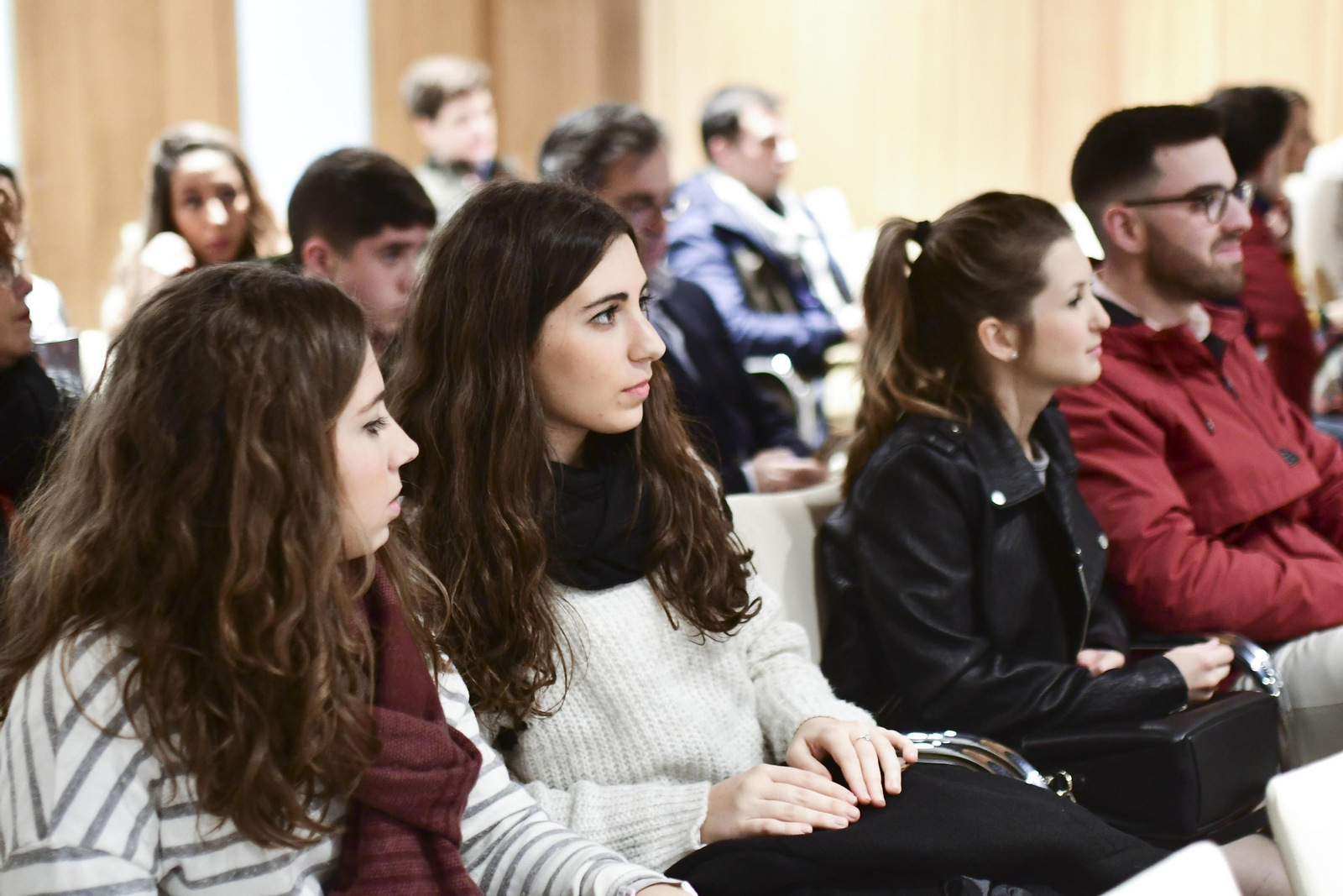 Detalle de público asistente a la cita cofrade.