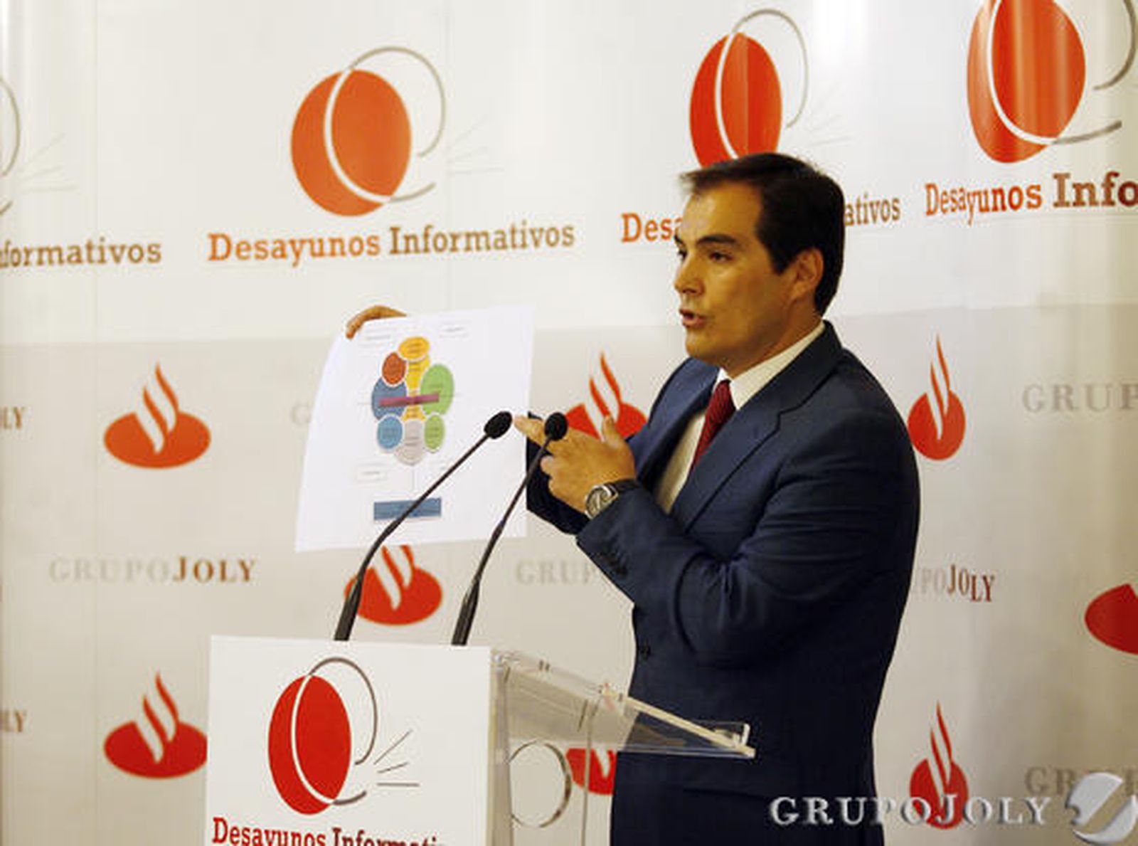 El alcalde de Córdoba, durante su intervención en el desayuno informativo.  Foto: O. Barrionuevo / J. Martinez