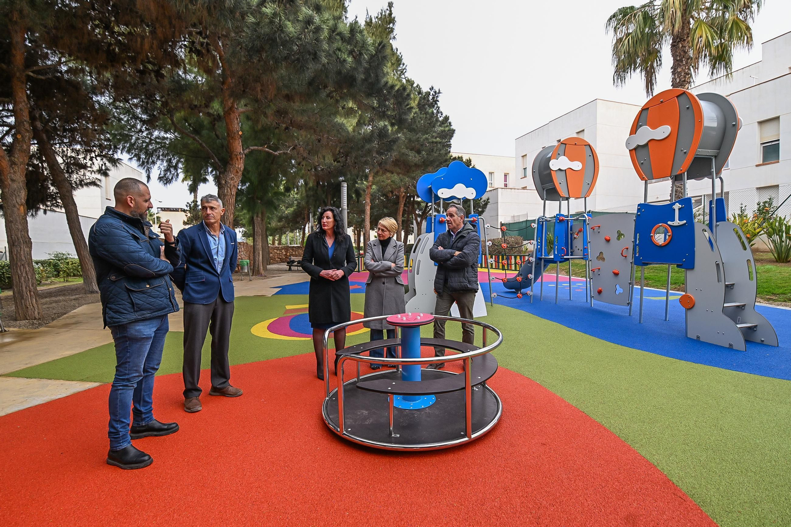 Esta es la nueva zona juegos infantiles inclusiva de El Toyo.