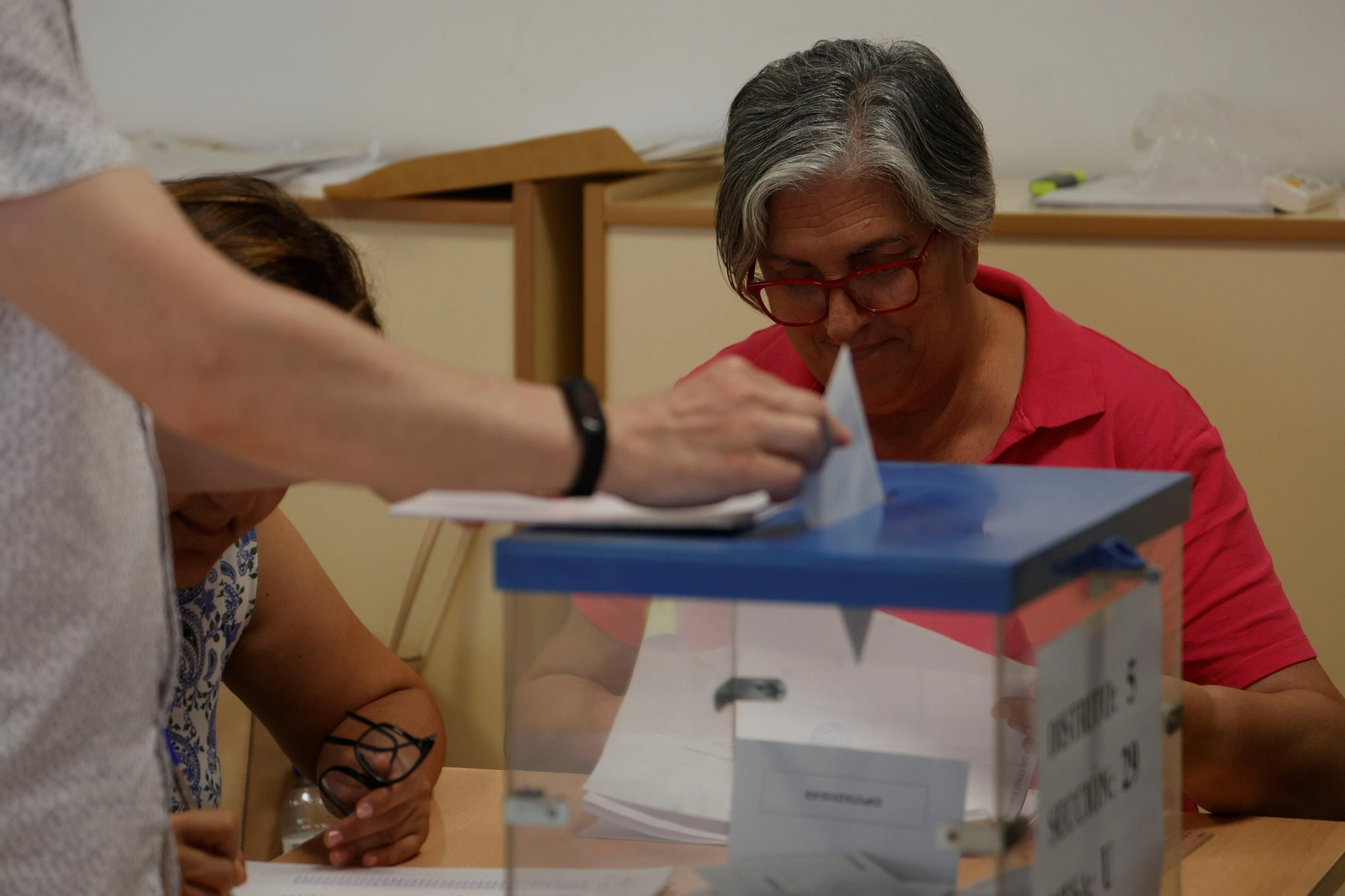 Las primeras imágenes de la apertura de los colegios para las elecciones europeas en Córdoba Las primeras imágenes de la apertura de los colegios para las elecciones europeas en Córdoba