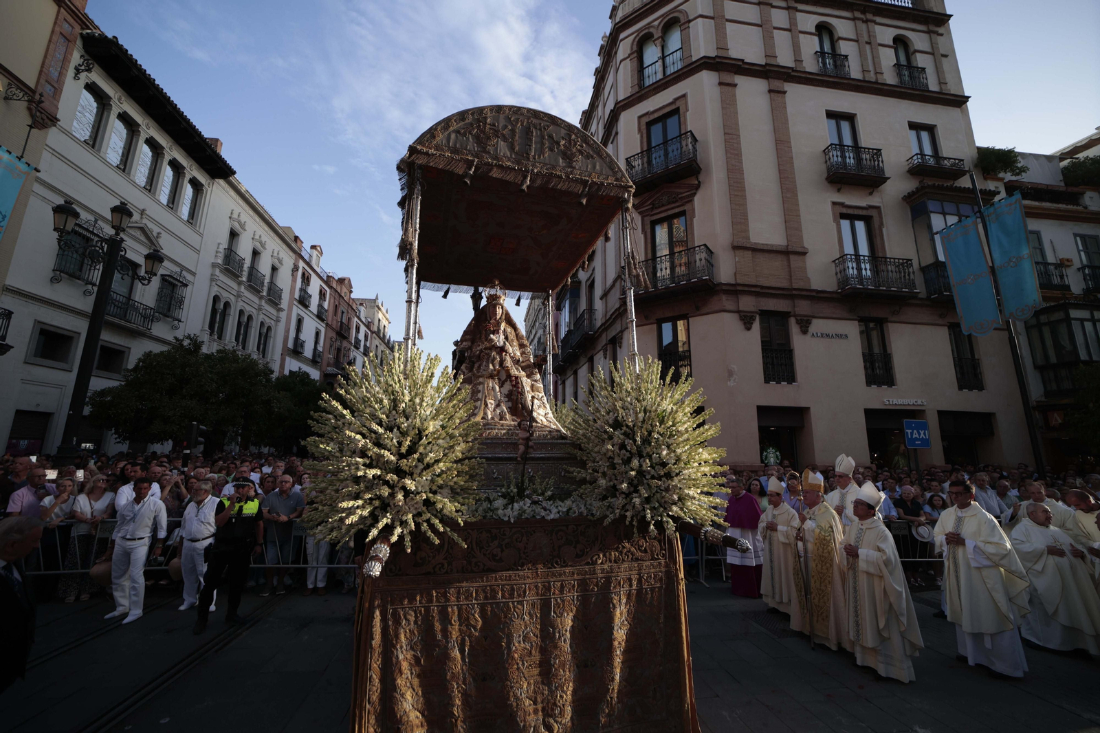 La procesión de la Virgen de los Reyes en imágenes