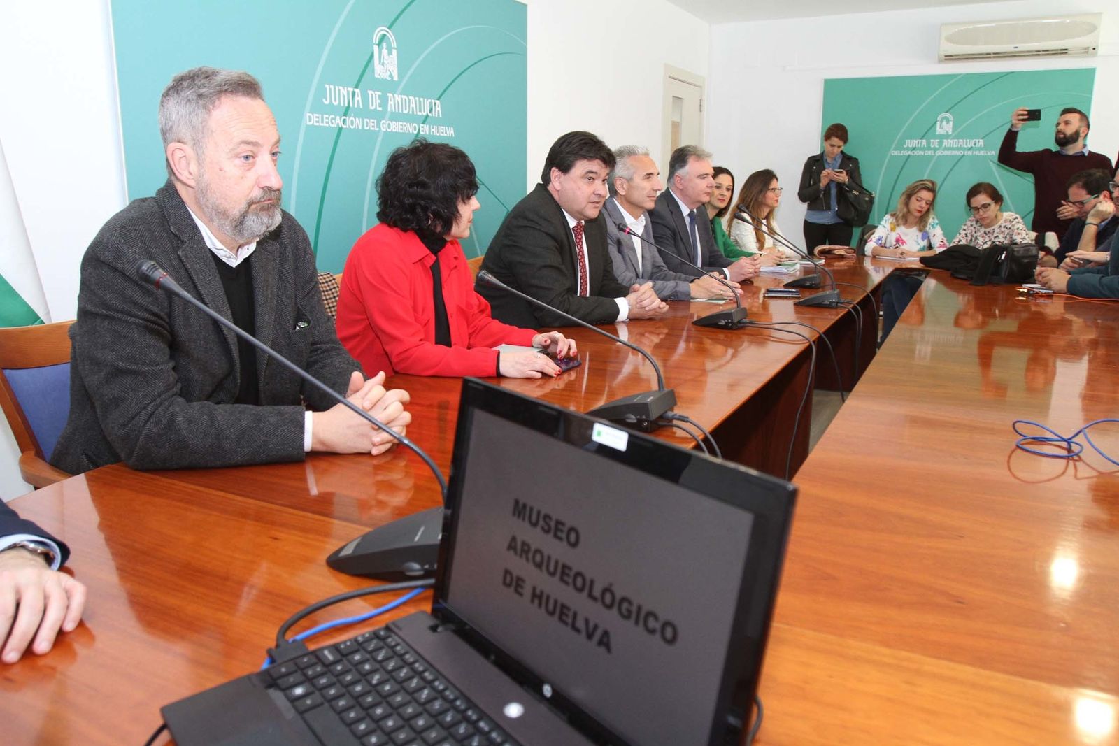El consejero de Cultura, Miguel Ángel Vázquez, presenta el proyecto de rehabilitación del Banco de España como sede del Museo Arqueológico de Huelva.
