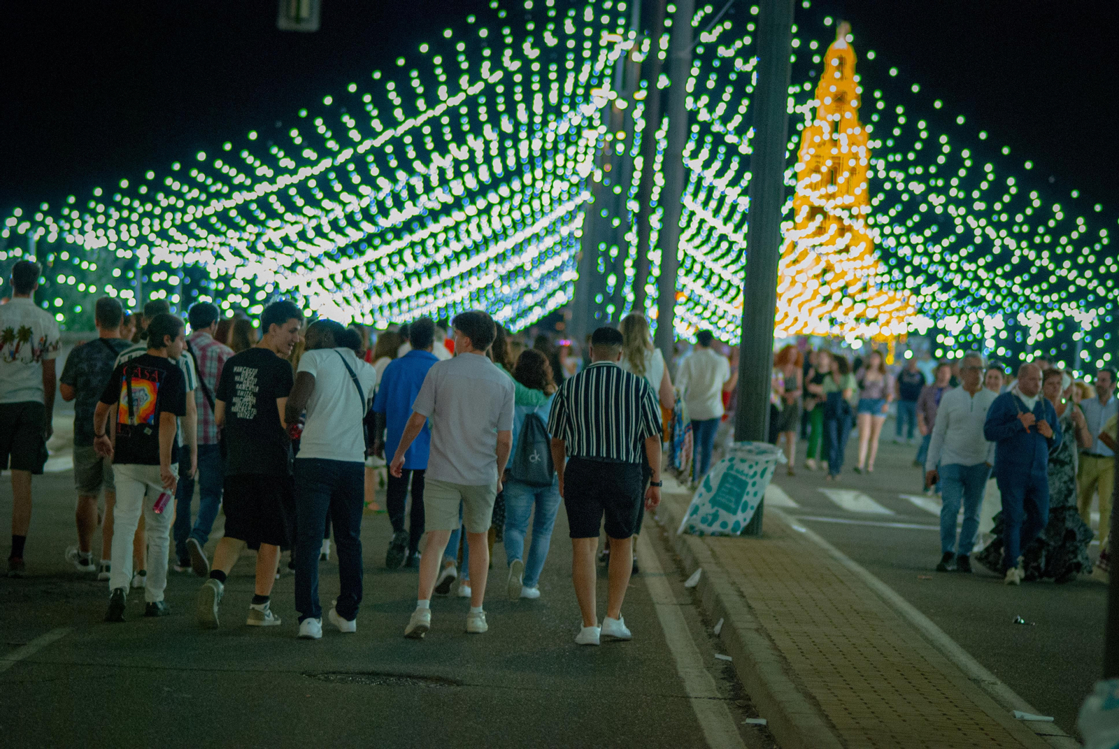 La Feria de Córdoba por la noche, en imágenes