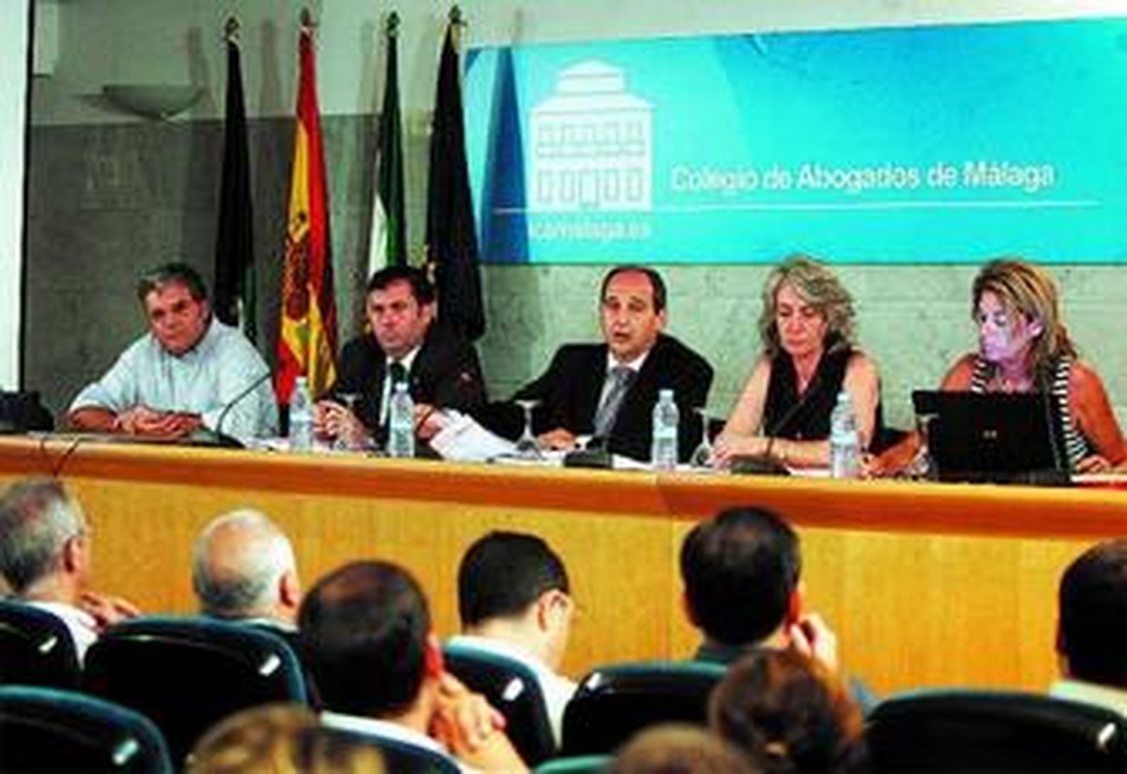 Asamblea de los abogados de oficio ayer en las instalaciones de su colegio profesional.