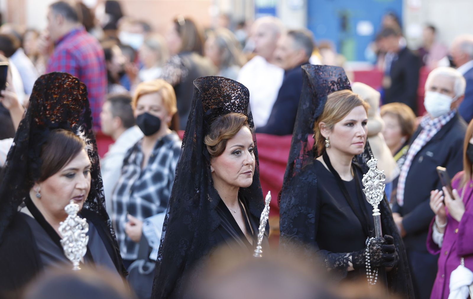 La Hermandad de la Buena Muerte procesiona por las calles de Huelva