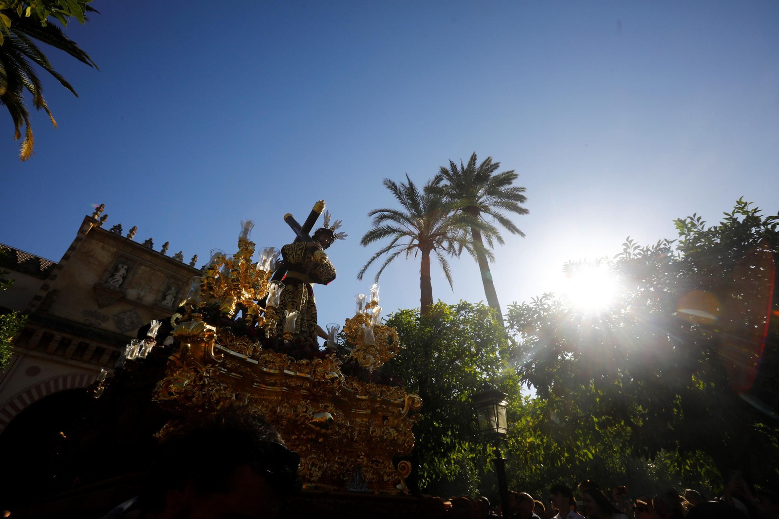 Las mejores fotos de los traslados de regreso de las hermandades tras el Magno Vía Crucis de Córdoba