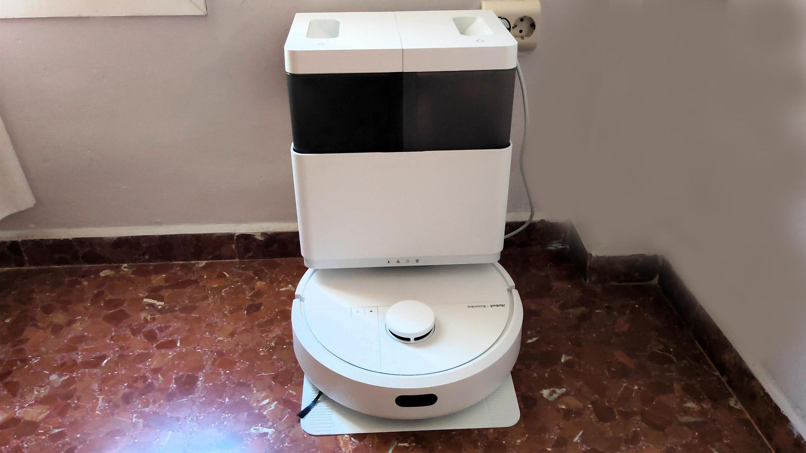 Roomba Plus 405 Combo con Base AutoWash Roomba Plus 405 Combo con Base AutoWash