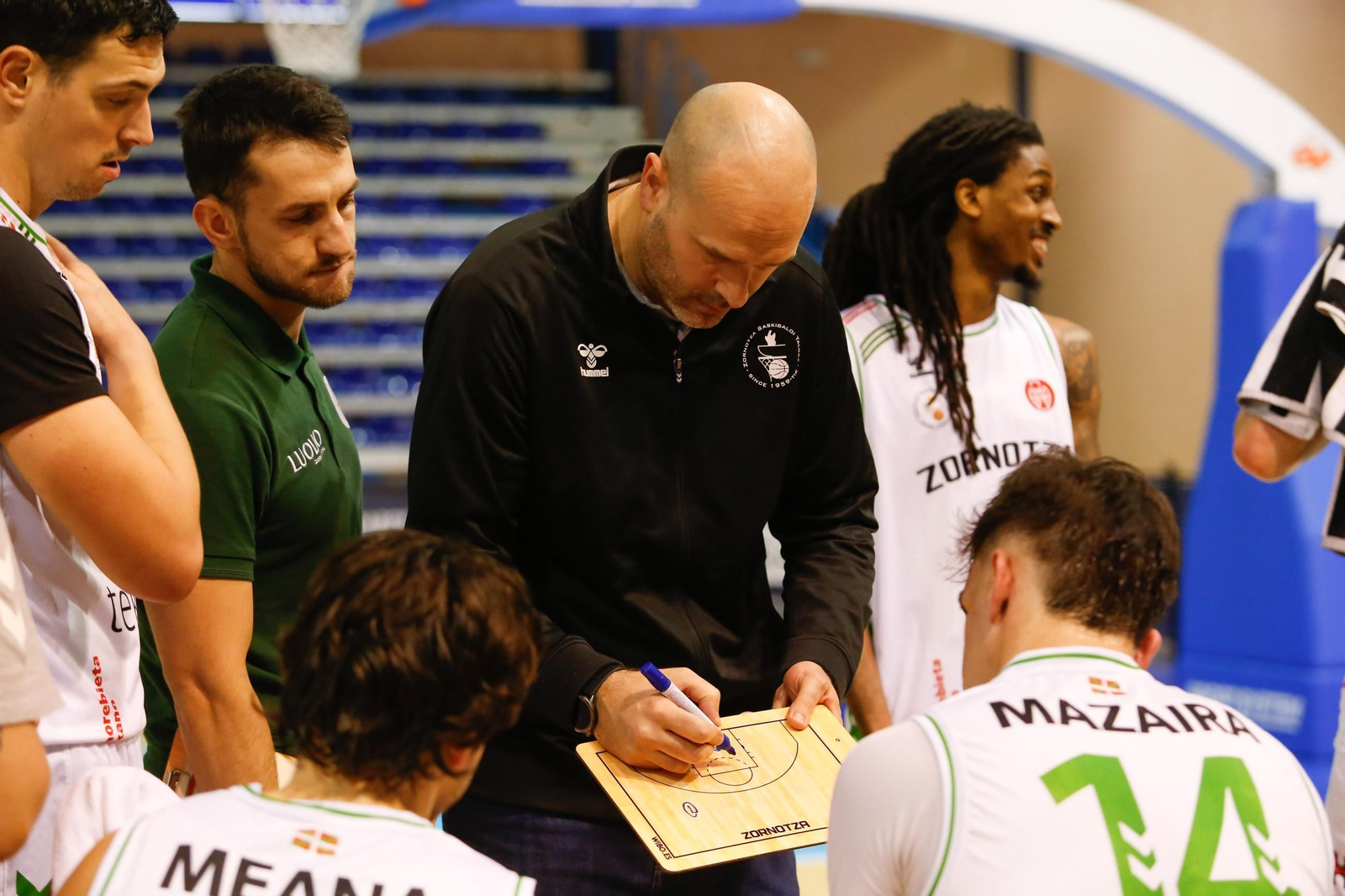 Las fotos del Udea-Zornotza de la Segunda FEB