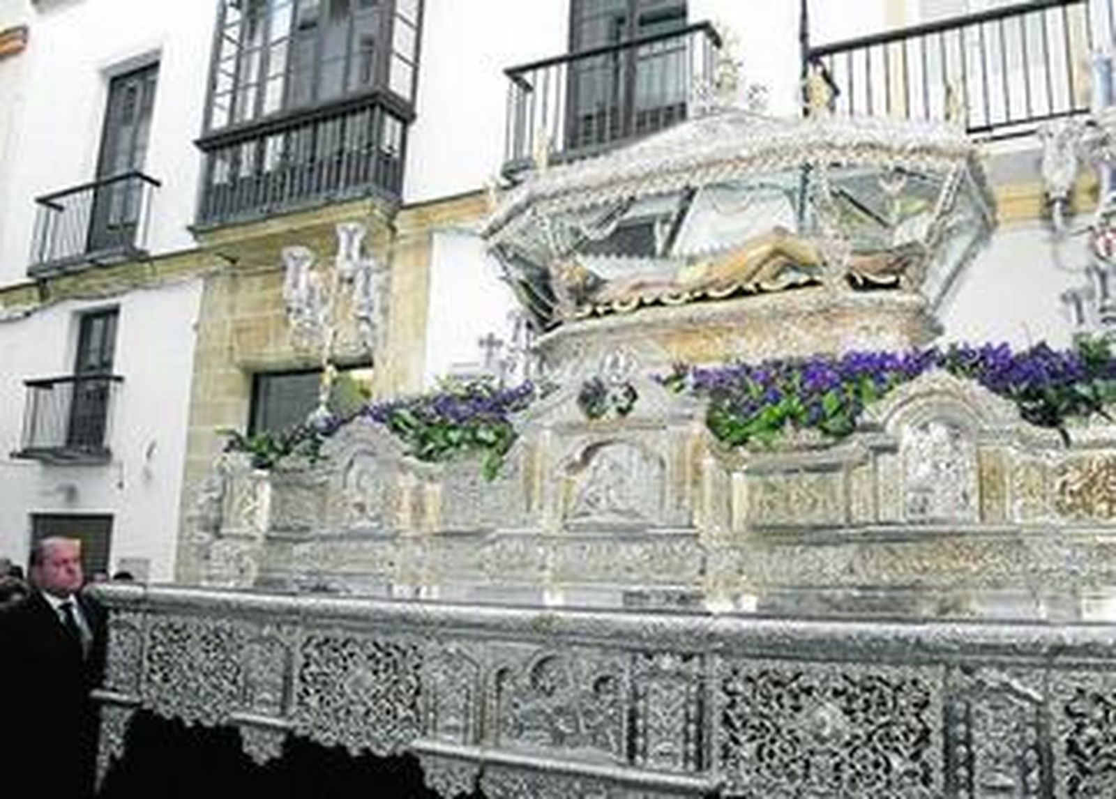 El paso del Cristo Yacente de la hermandad de La Soledad.