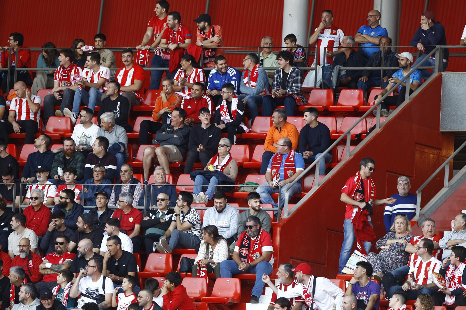 Búscate en las fotos del partido U.D. Almería-Granada C.F.