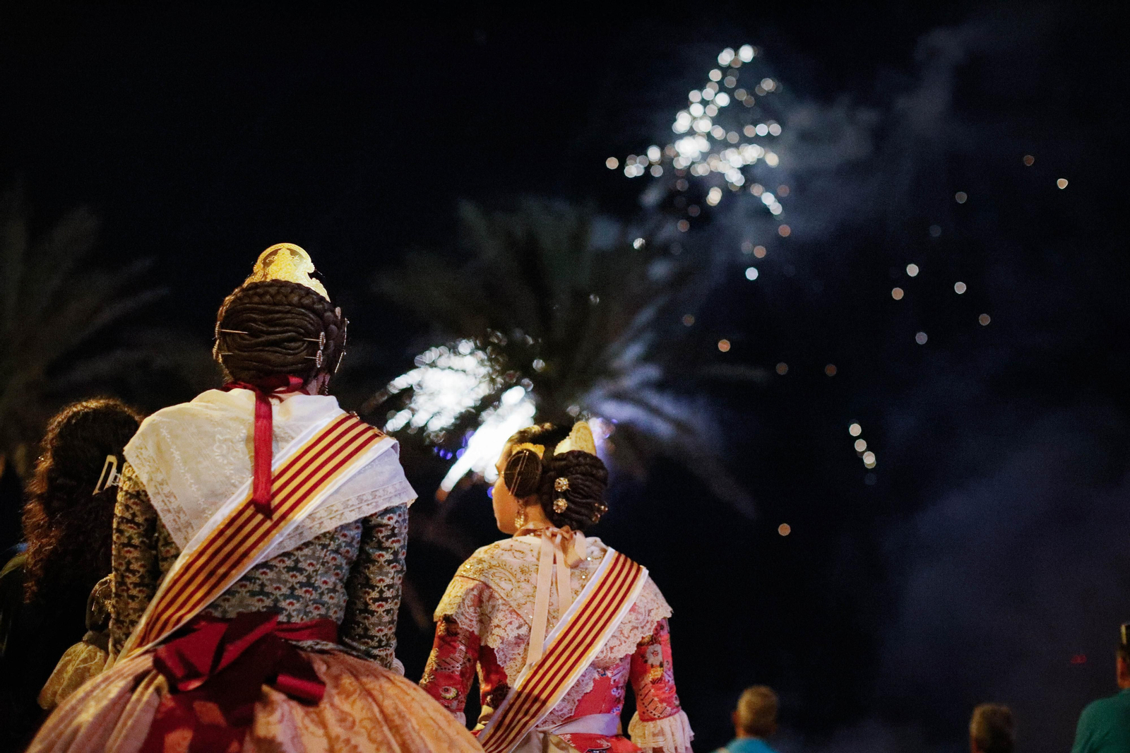 La cremá de las fallas cierra el ‘Fallers pel Món’ en imágenes