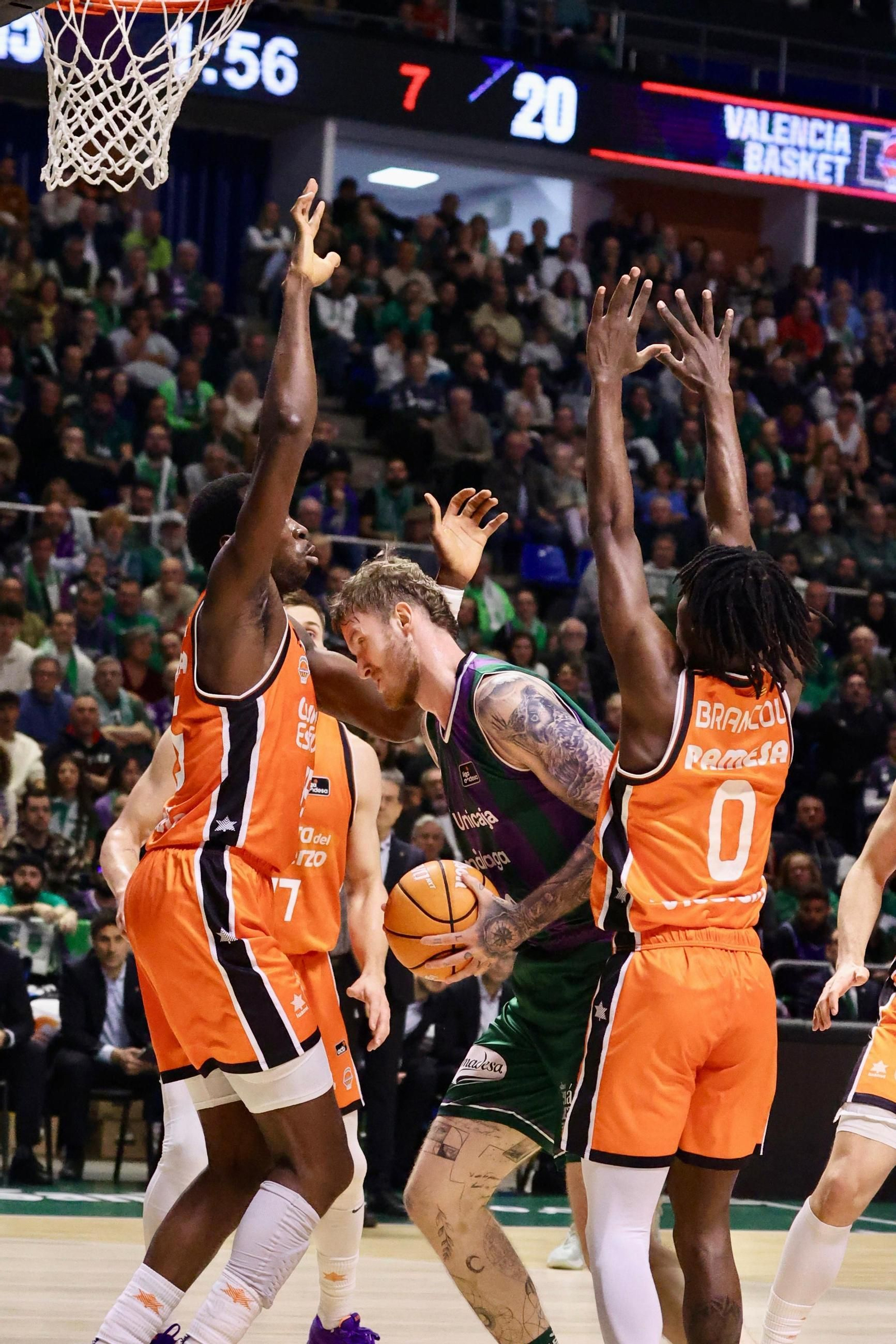 El Unicaja-Valencia Basket, en fotos