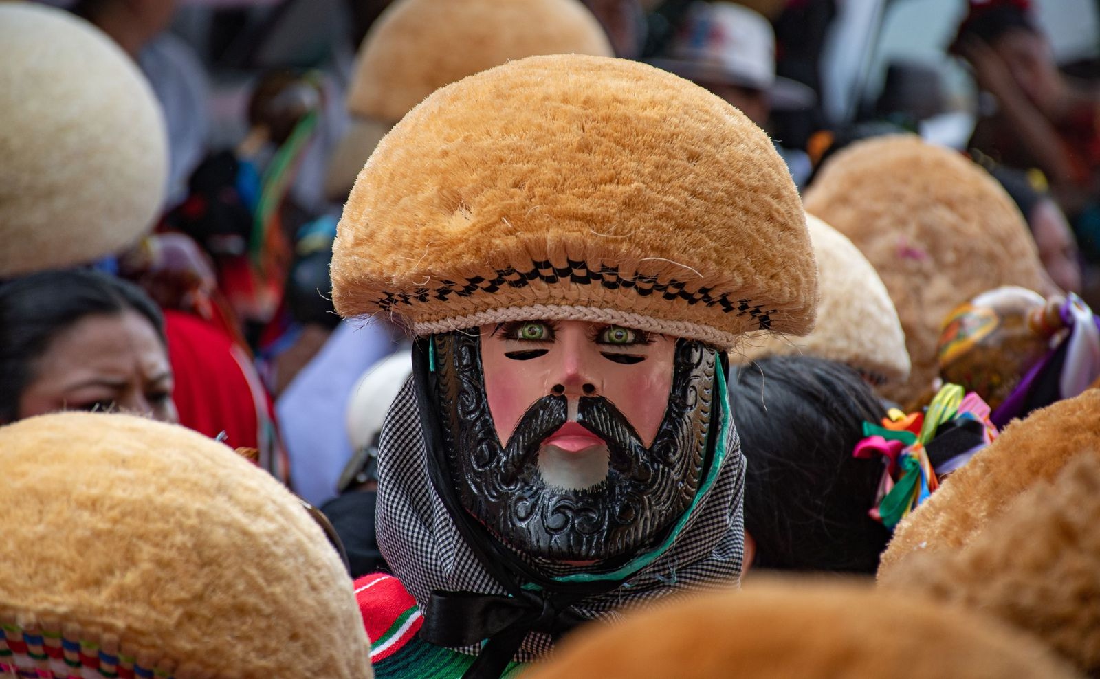 La Danza del Parachicos en honor al Señor de Esquilpas en Chiapas