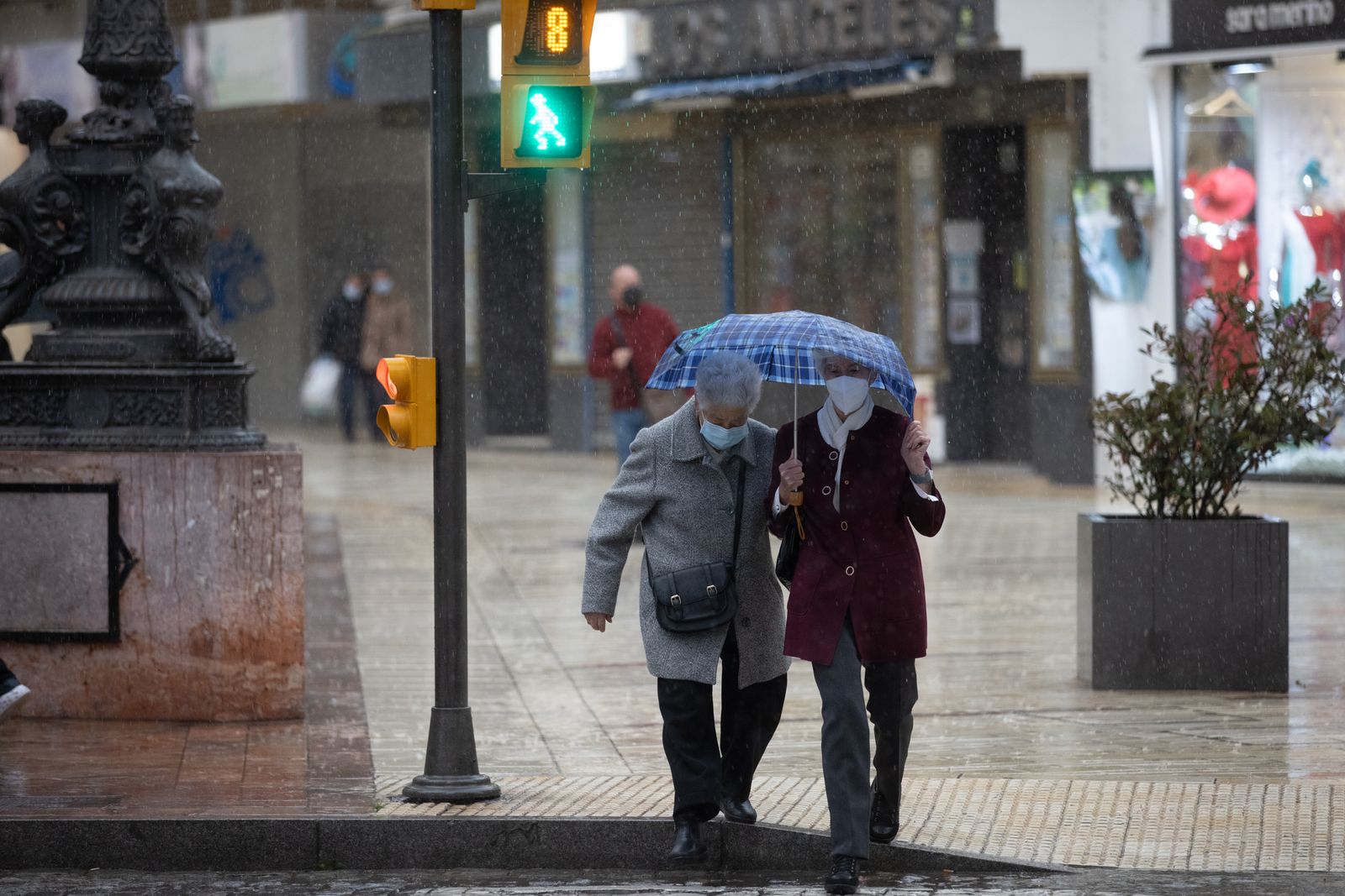 Fuertes lluvias durante la jornada en la capital y la costa onubense.