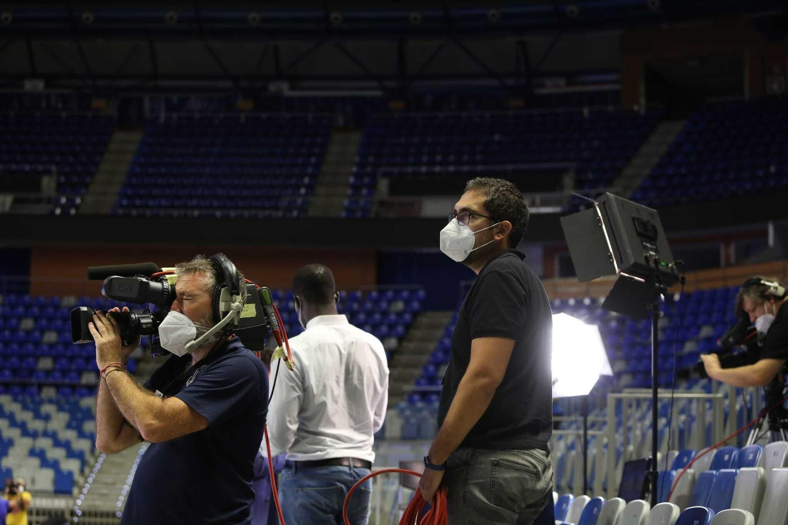 Así luce el Martín Carpena sin su afición en los prolegómenos de la visita del Barcelona