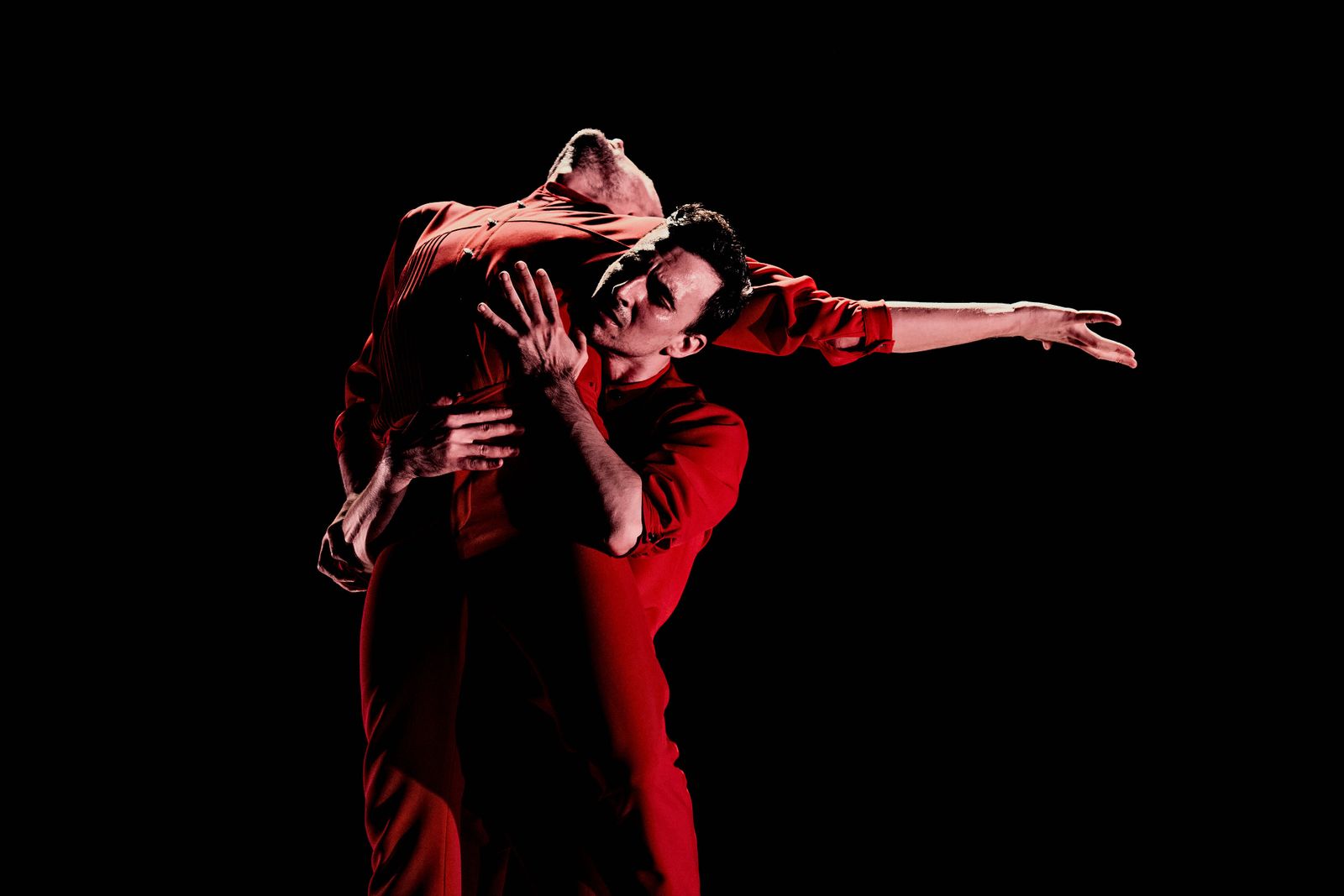 Daniel Doña  y Cristian Martín Martín en un paso a dos de la pieza.